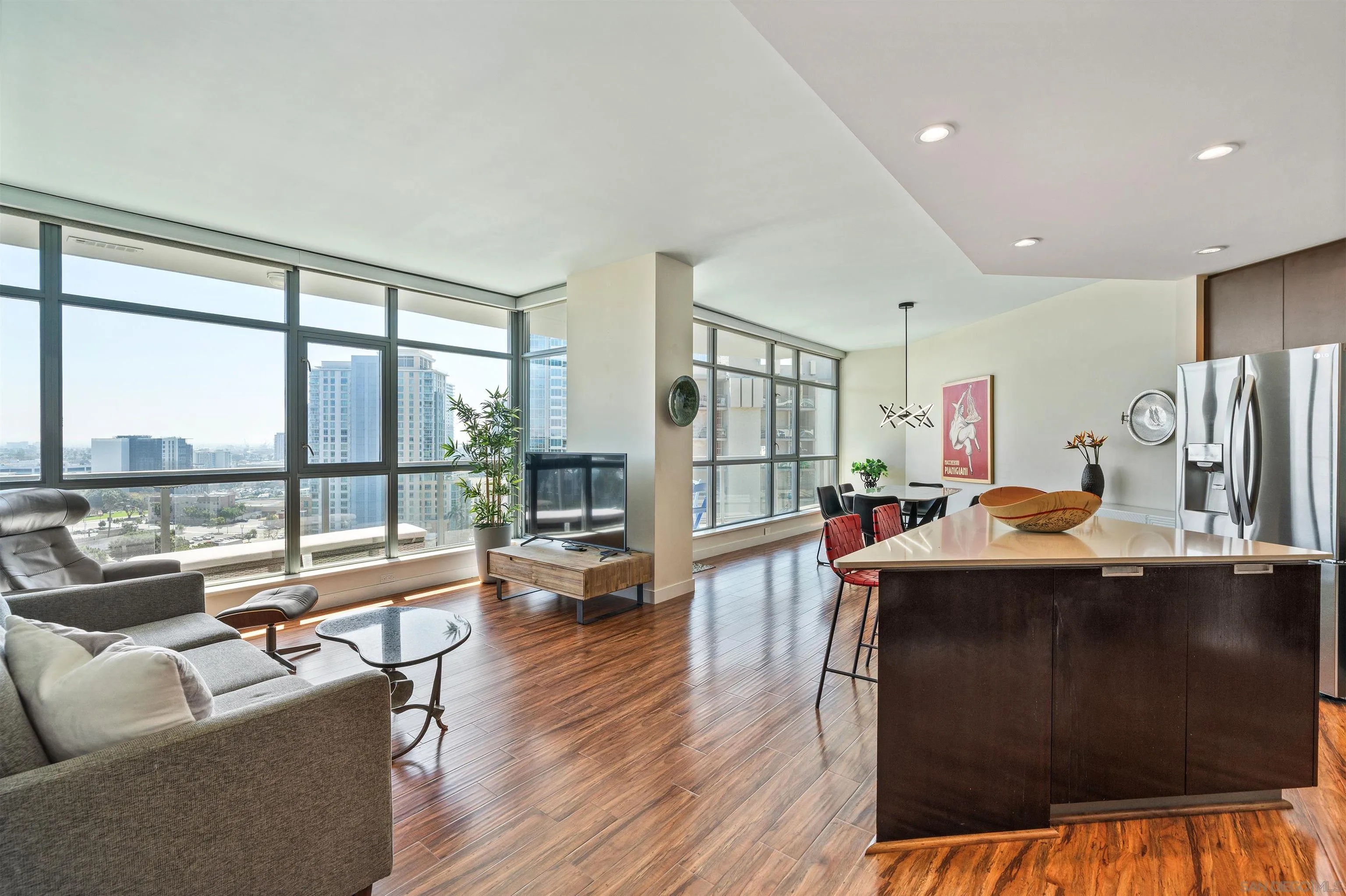 Photo #6: 250022569 Listing 