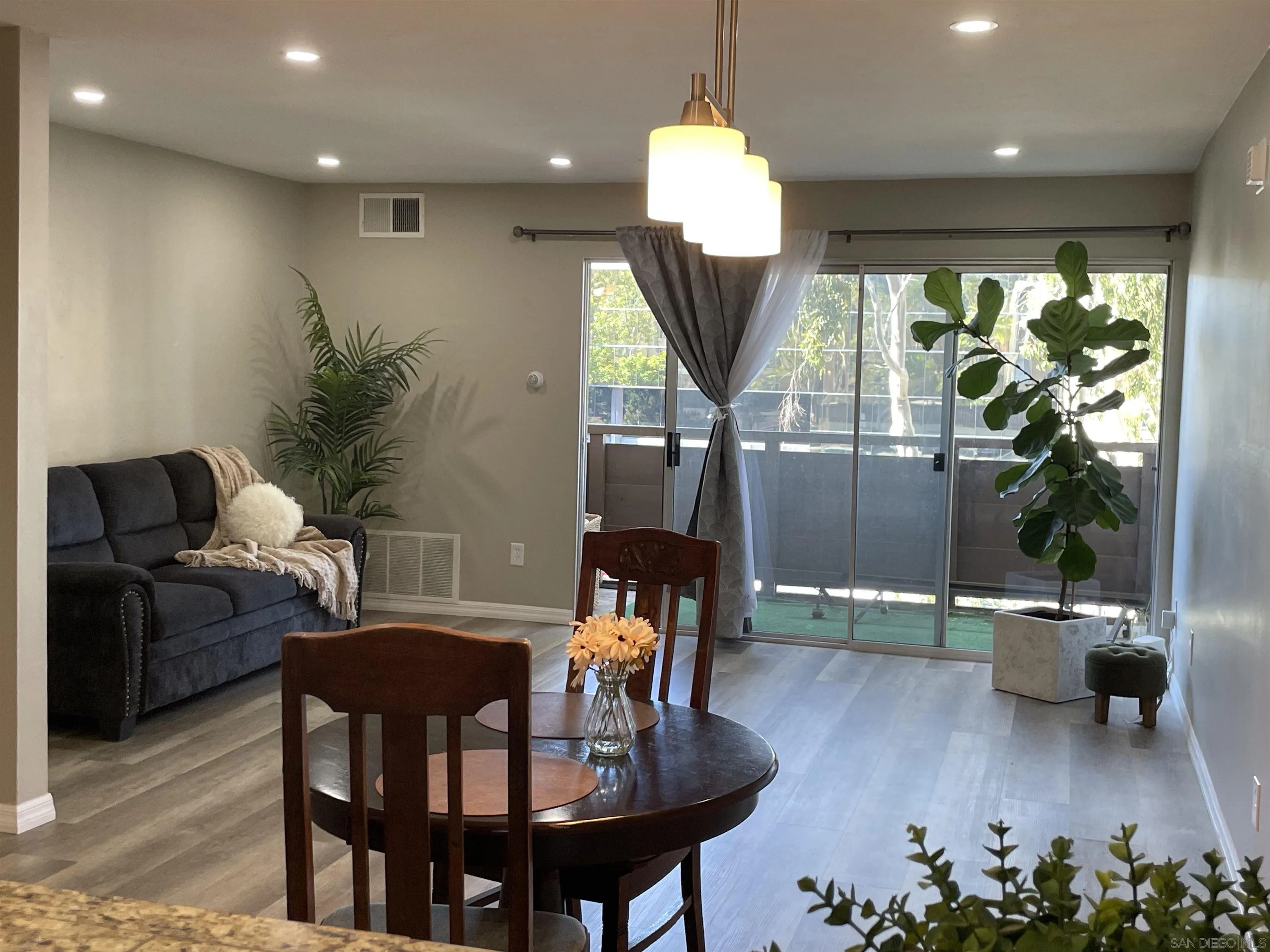 Photo #6: 250022575 Listing 