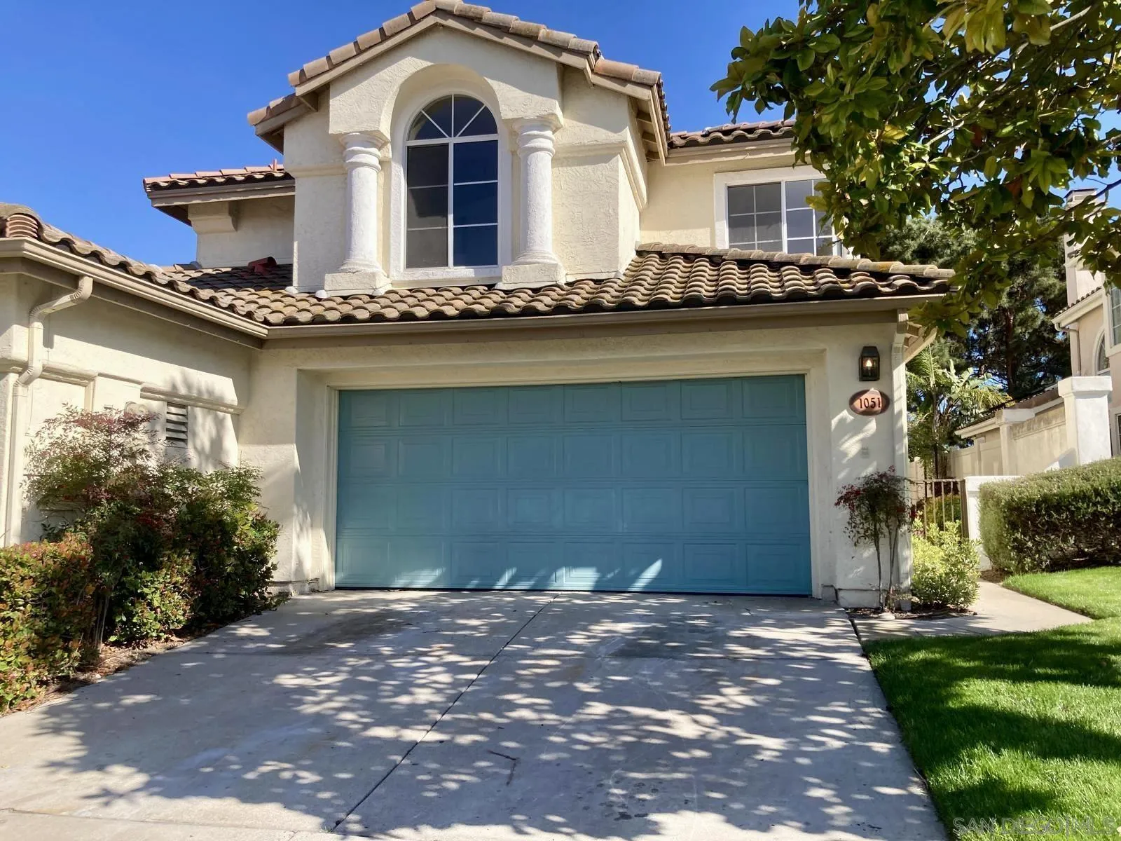 More Details about MLS # 250022599 : 1051 TORREY PINES