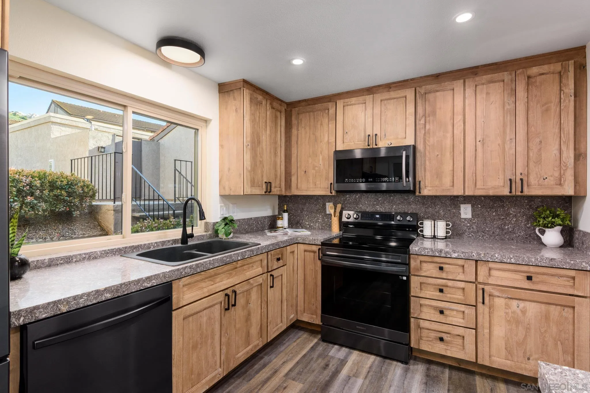 Photo #4: 250022601 Listing 
