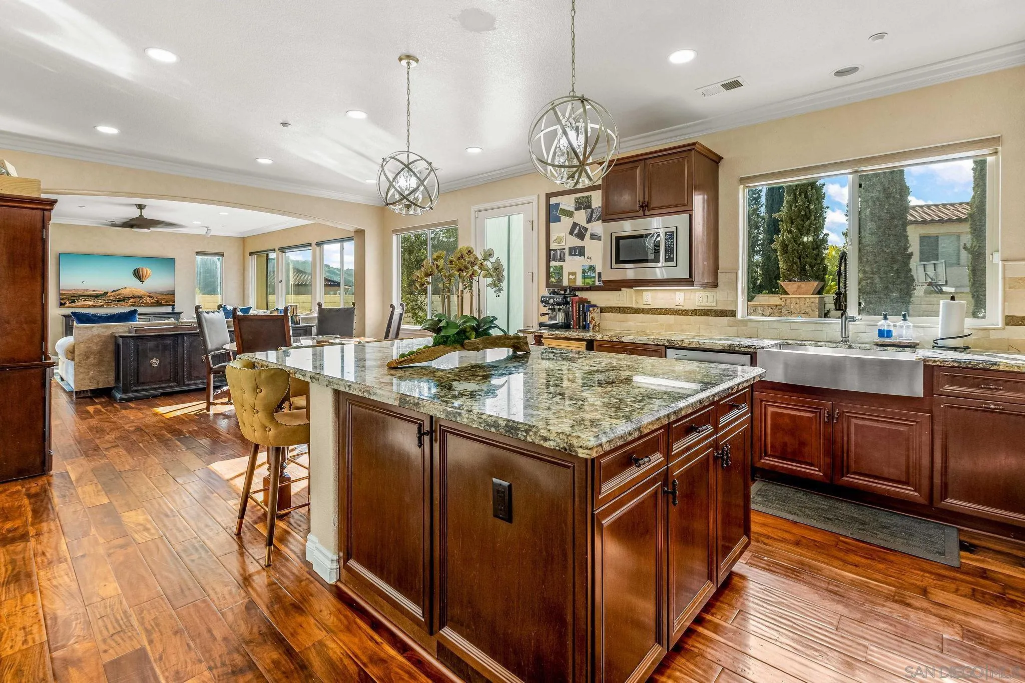 https://cdn.realtyfeed.com/cdn/127/250022611/01eb9deb4cec986932d58b5d30b45a94.webp