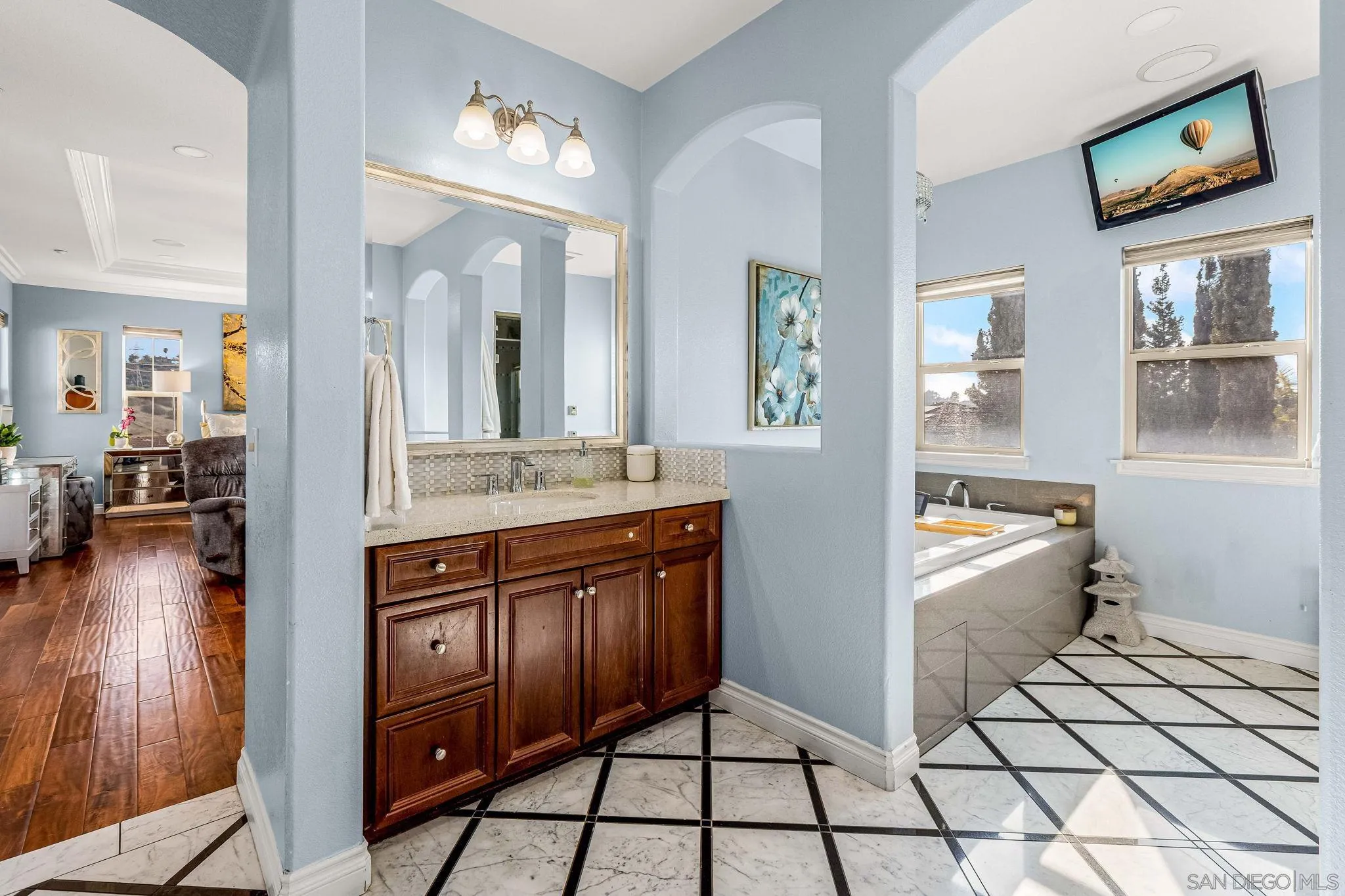 https://cdn.realtyfeed.com/cdn/127/250022611/f87f5906e41e4cccae10f92a253e98fb.webp
