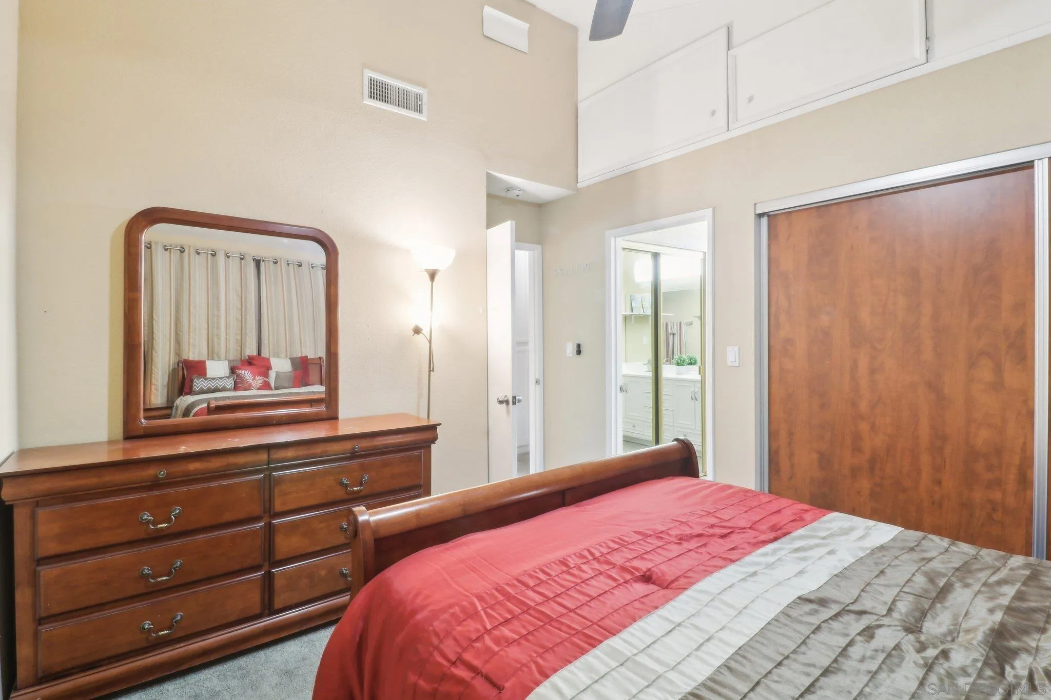 https://cdn.realtyfeed.com/cdn/127/250022625/8dce17db5257e5c6430ae32e5b269160.webp