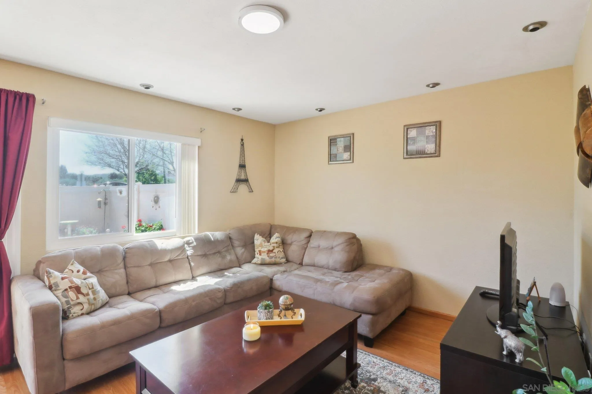 Photo #2: 250022625 Listing 