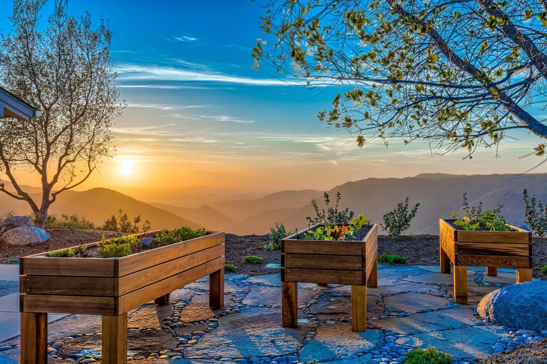 https://cdn.realtyfeed.com/cdn/127/250022650/177210e11f53518d1df49852355bb7ba.webp