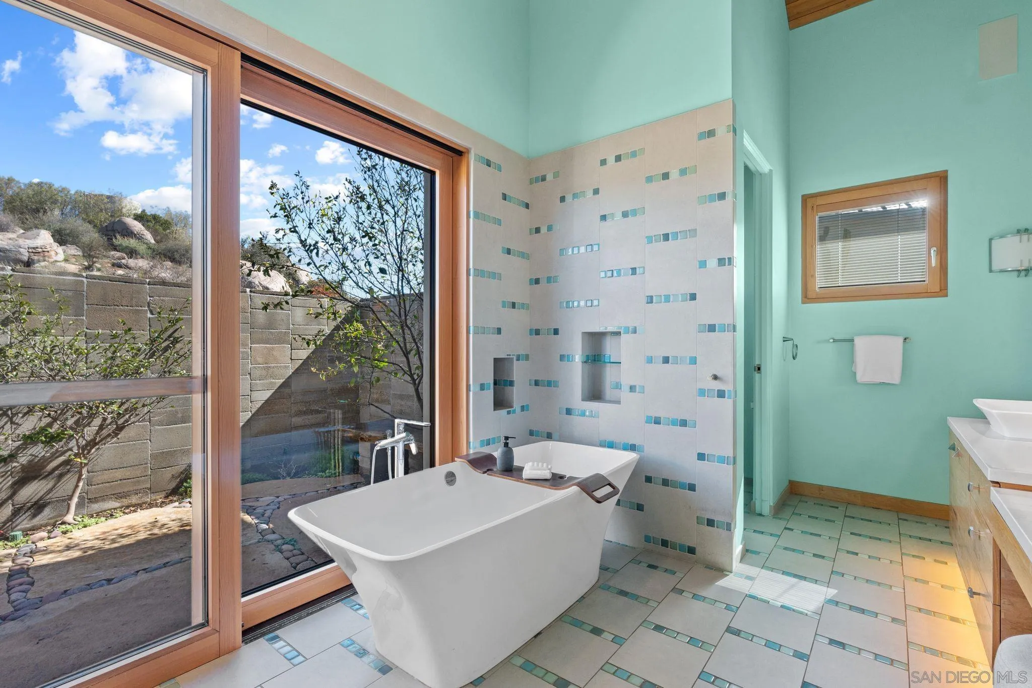 https://cdn.realtyfeed.com/cdn/127/250022650/27f8f0c01e2b7fa0c73b338c2524a193.webp