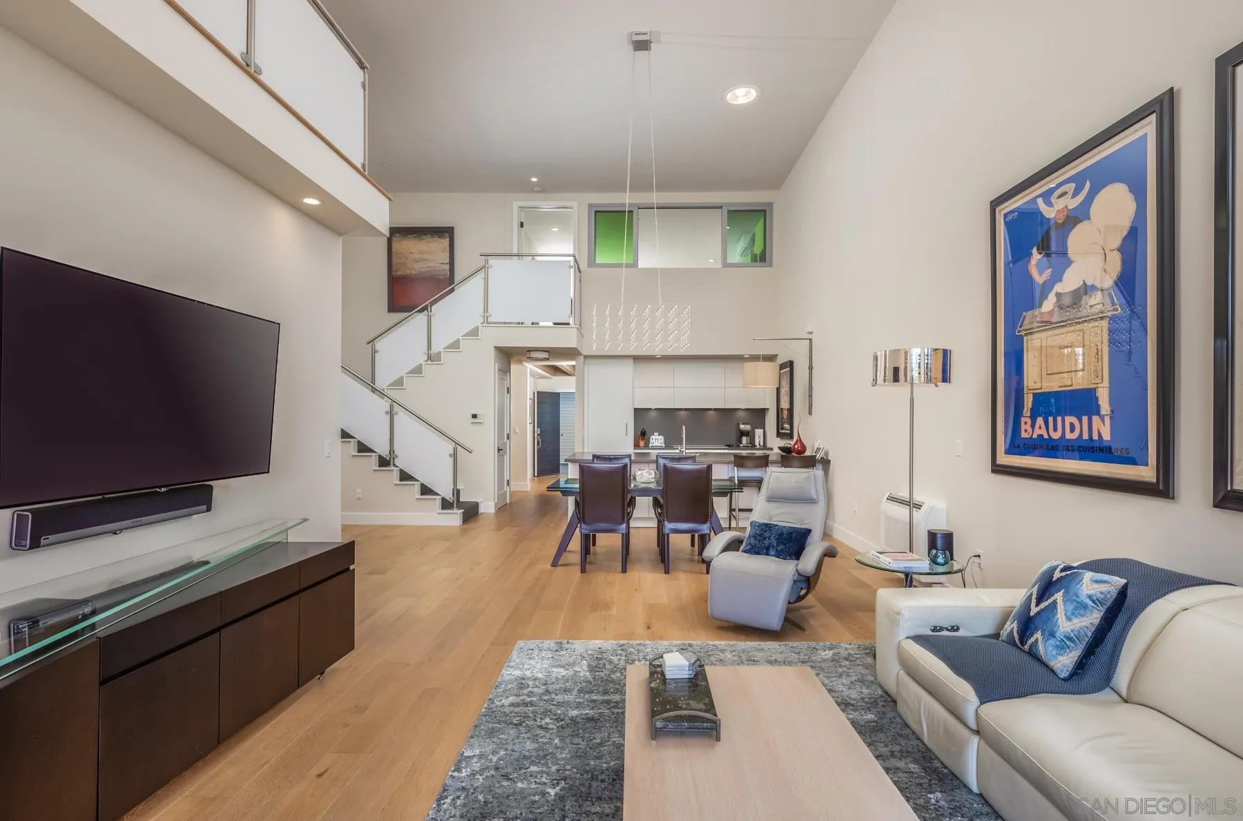 https://cdn.realtyfeed.com/cdn/127/250022752/50dde1ad65788daa03bc8056041ca8a9.webp