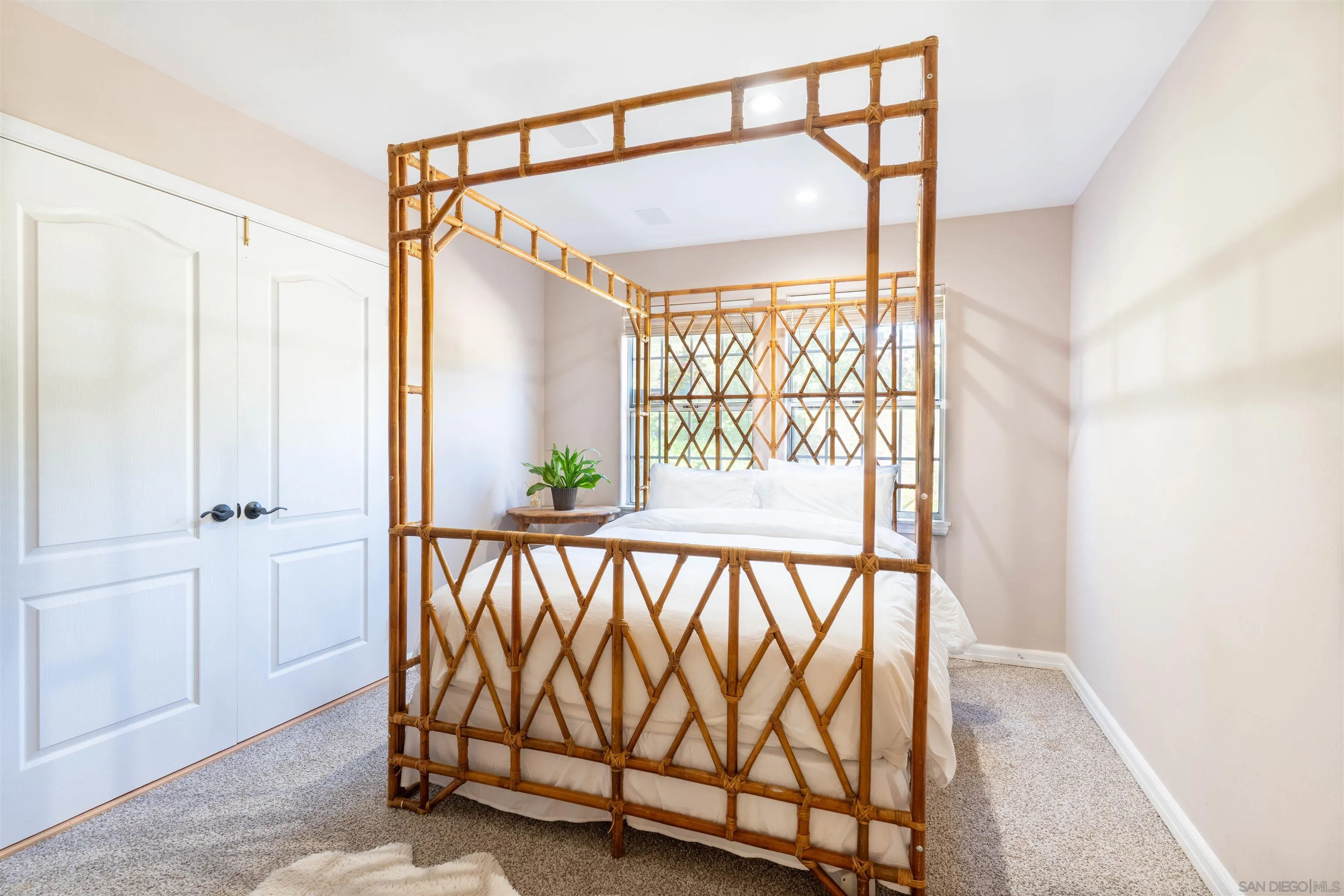 https://cdn.realtyfeed.com/cdn/127/250022753/1172d491a3c64e016ff909cbdd9e0f76.webp