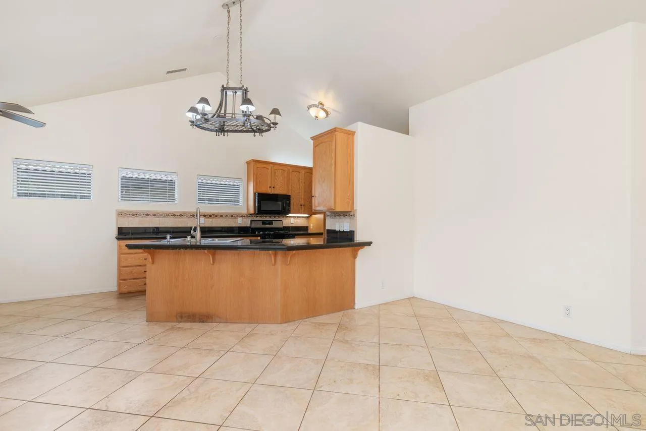 https://cdn.realtyfeed.com/cdn/127/250022807/79efa4a44a780d80f47d320ec82f741f.webp