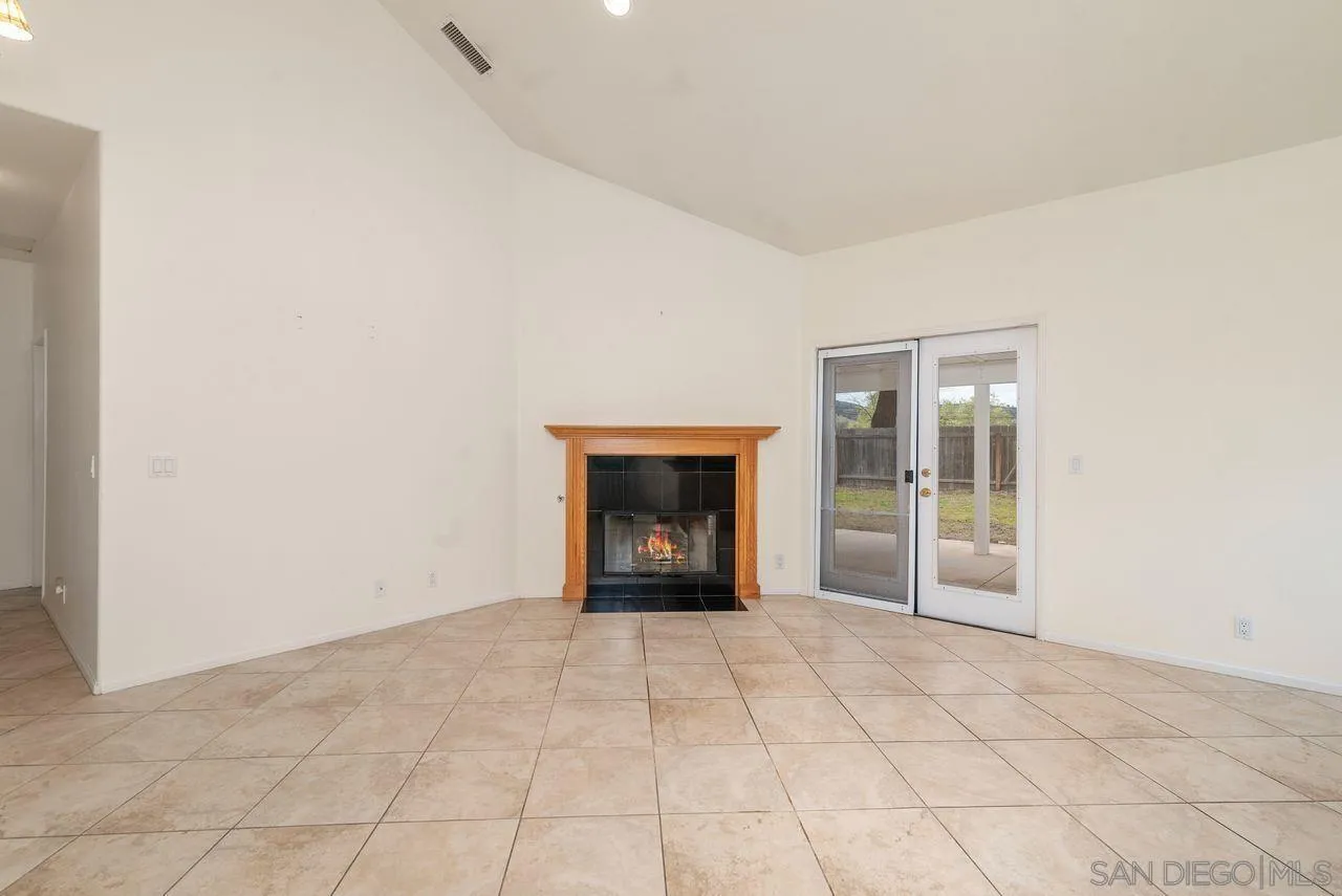 https://cdn.realtyfeed.com/cdn/127/250022807/bd6ec9d69a95faaf917b9ef2ebe12fb2.webp