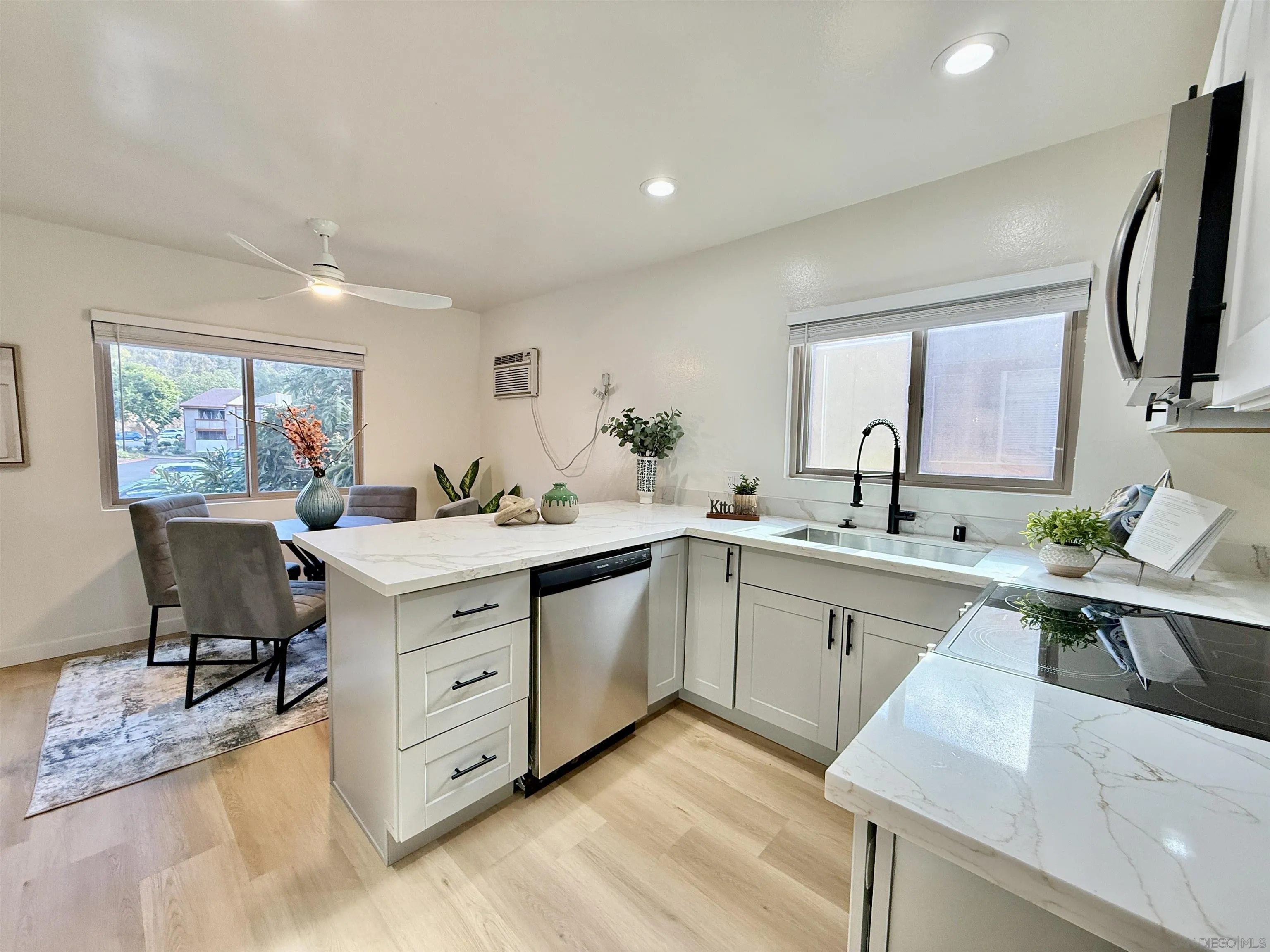 Photo #3: 250022819 Listing 