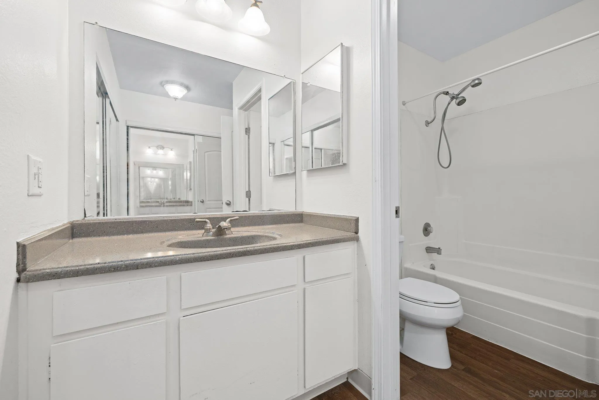 Photo #8: 250022837 Listing: Photo #8