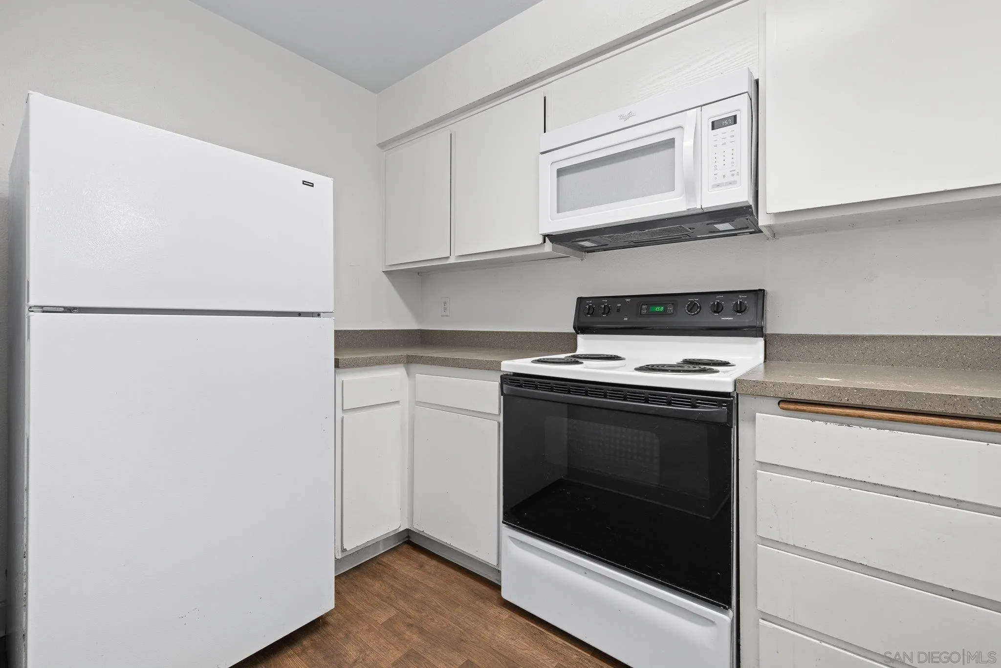 Photo #6: 250022837 Listing 