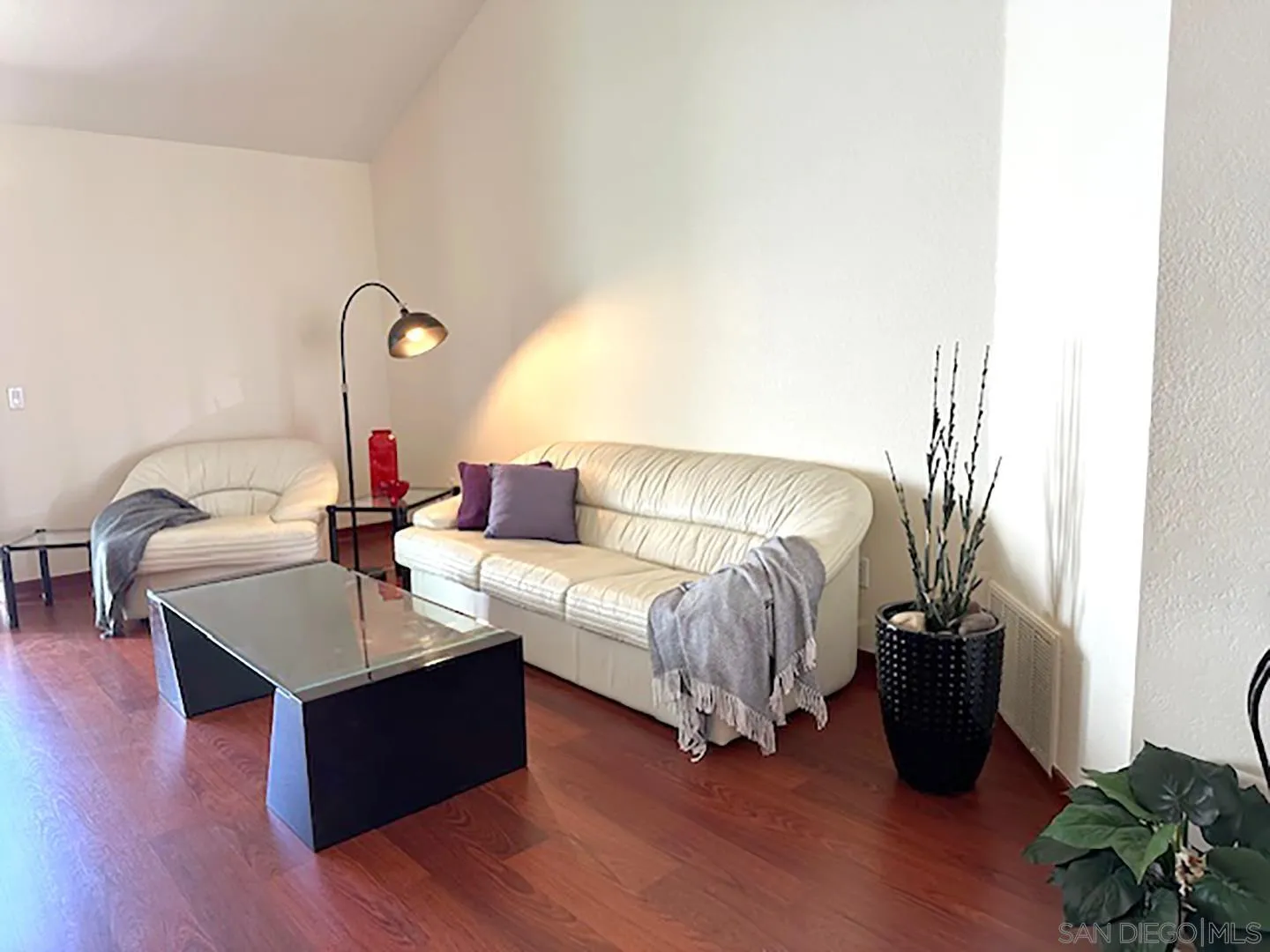 Photo #2: 250022855 Listing 