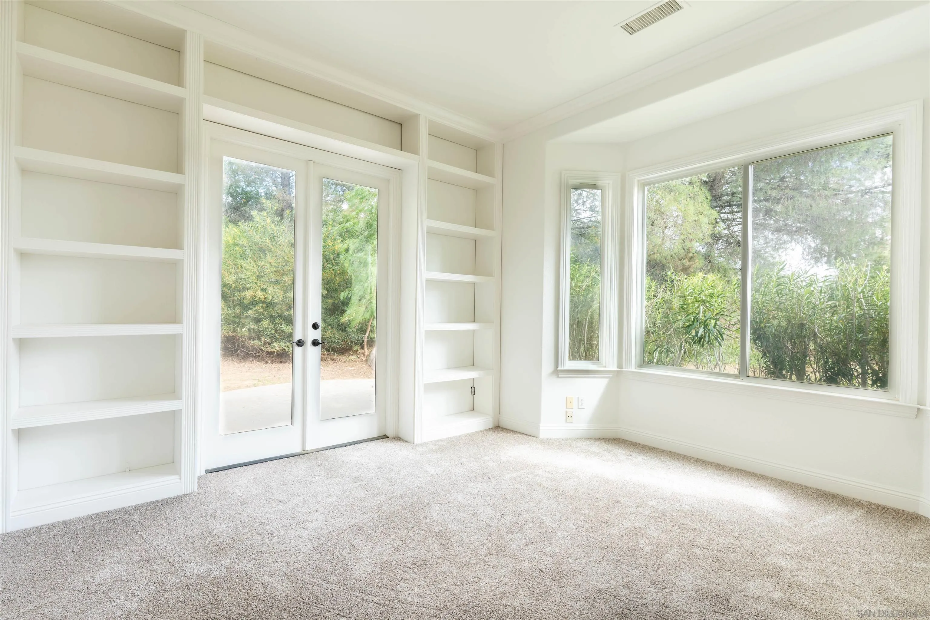 https://cdn.realtyfeed.com/cdn/127/250022901/948f057a16ec5141ea5fd1053bb54e5d.webp