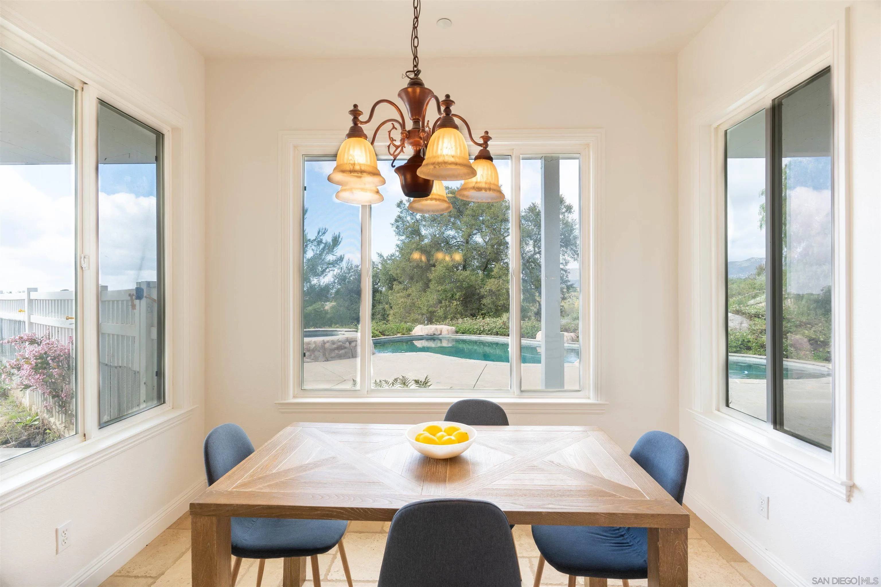 https://cdn.realtyfeed.com/cdn/127/250022901/f21c0c66e93ddc769635036b65bd3d0d.webp