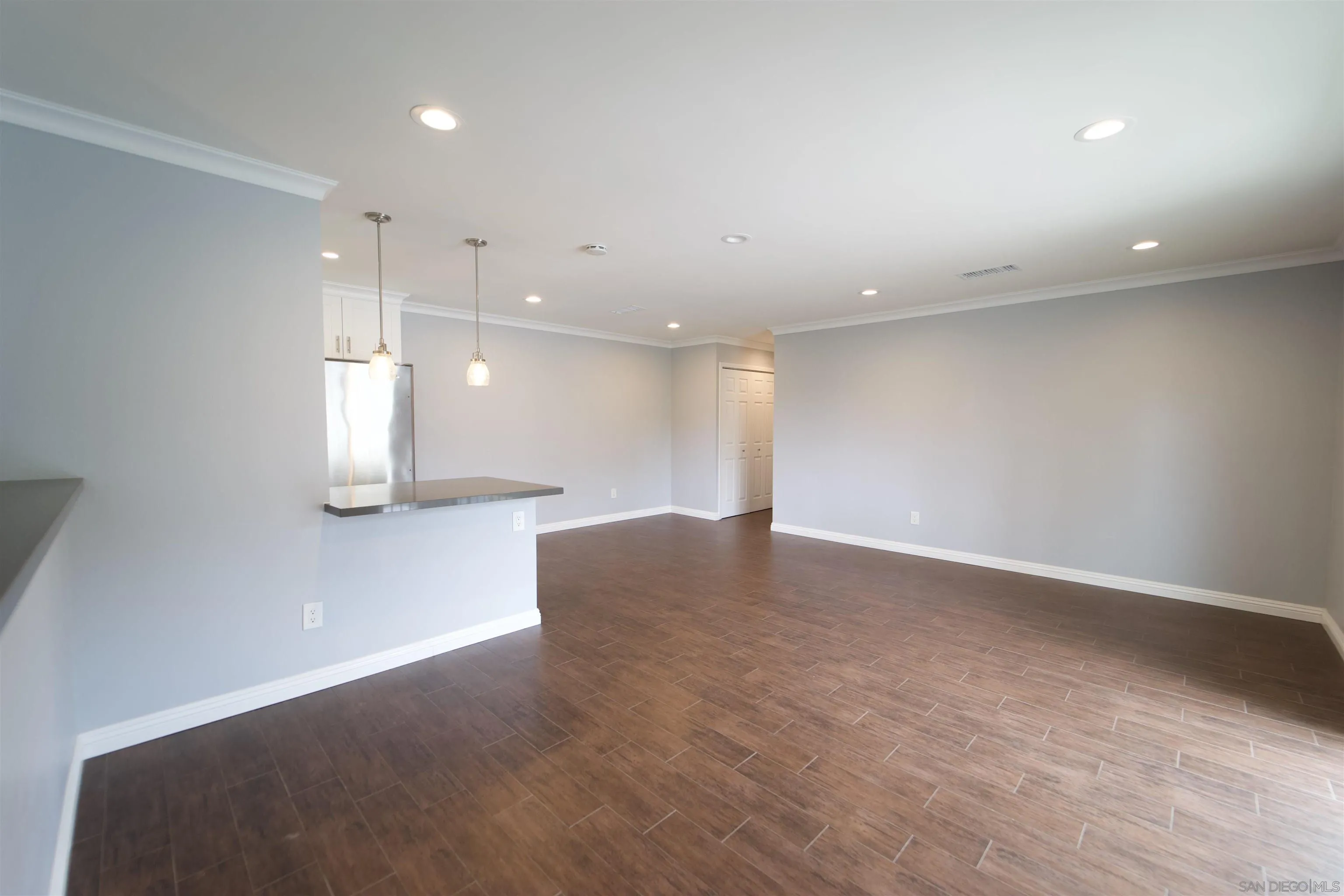 Photo #2: 250022931 Listing 