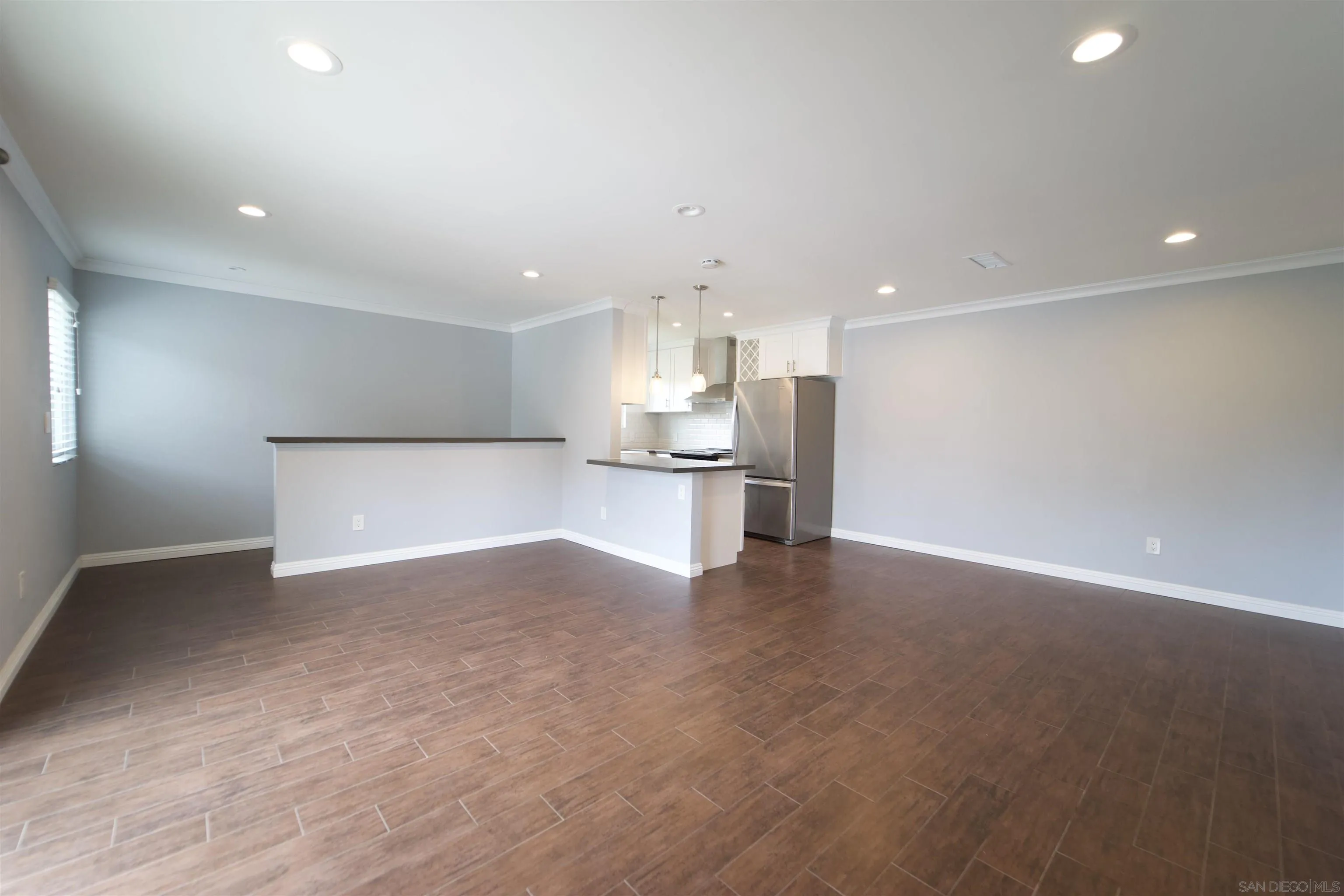 Photo #3: 250022931 Listing 