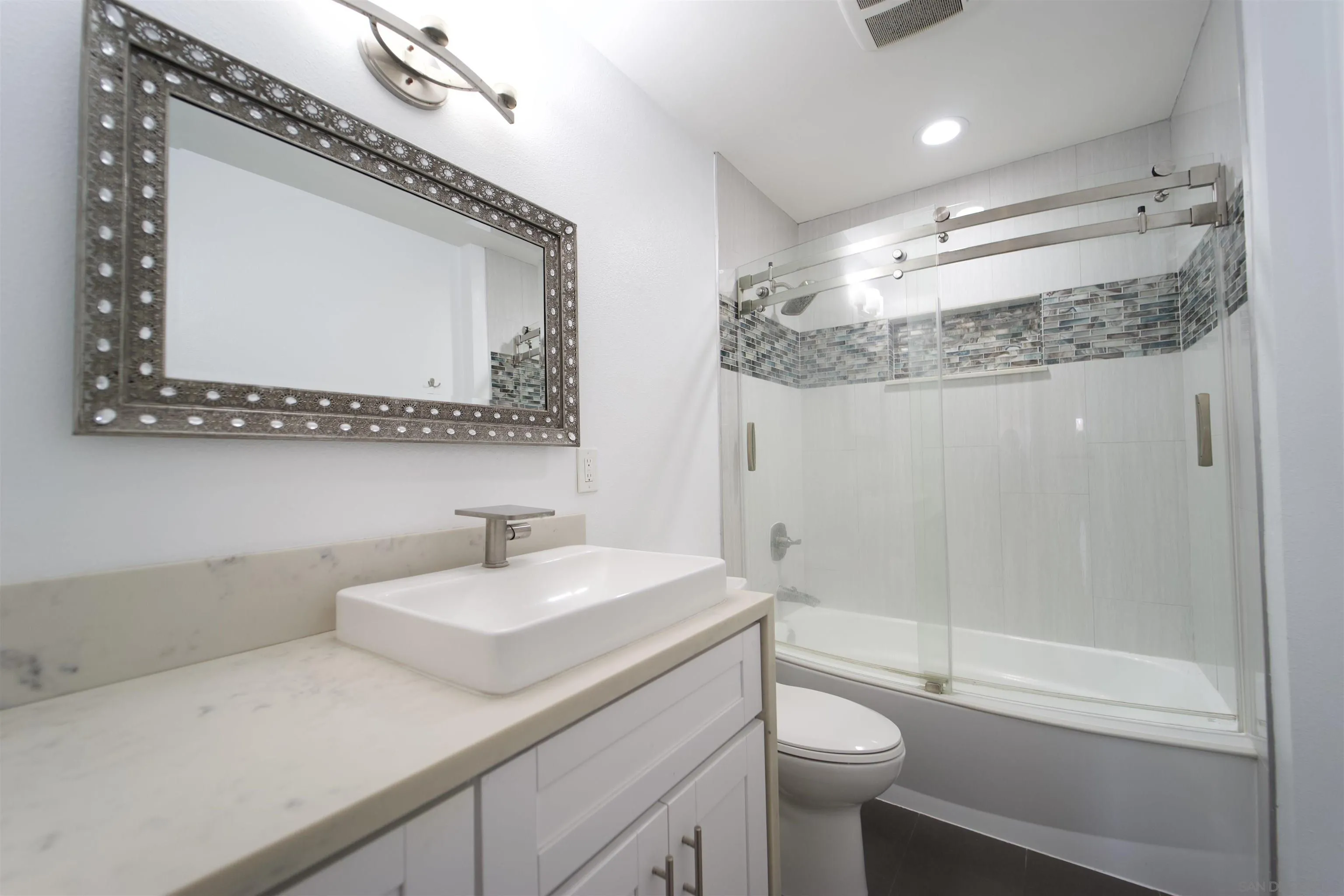 Photo #11: 250022931 Listing: Photo #11
