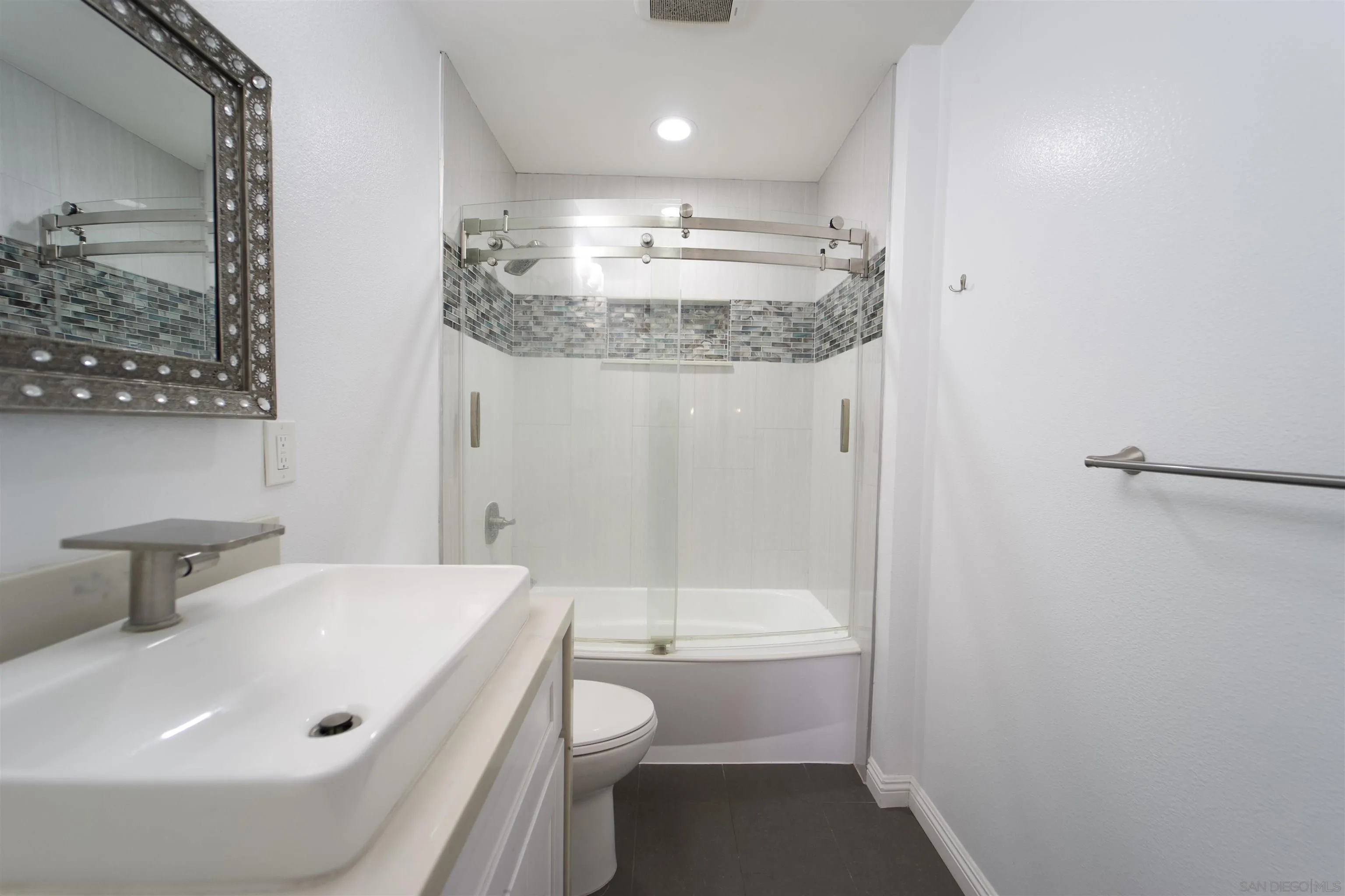 Photo #10: 250022931 Listing: Photo #10