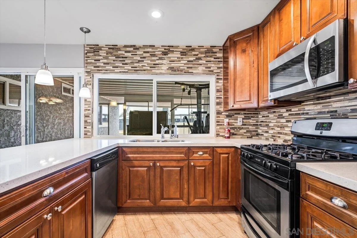 https://cdn.realtyfeed.com/cdn/127/250023042/e1f7ae82d5a32b632558676443807dd6.webp