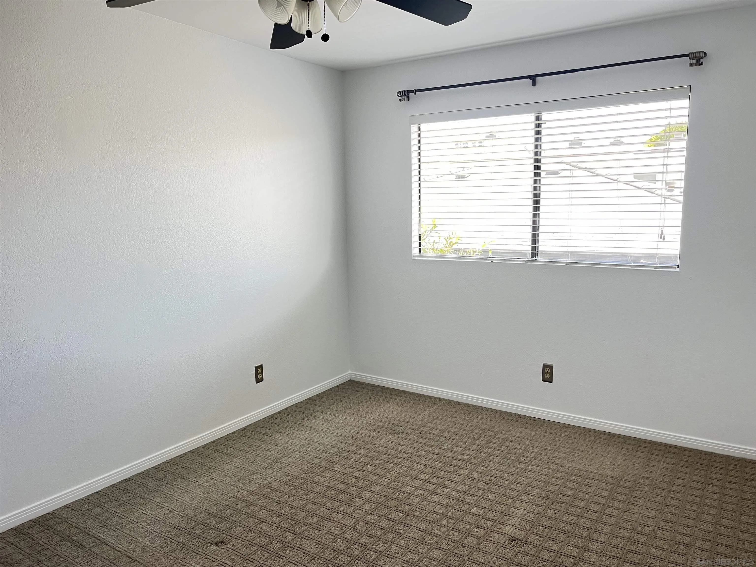https://cdn.realtyfeed.com/cdn/127/250023048/38188ae2923f1e73fe67271c1b8b4aac.webp