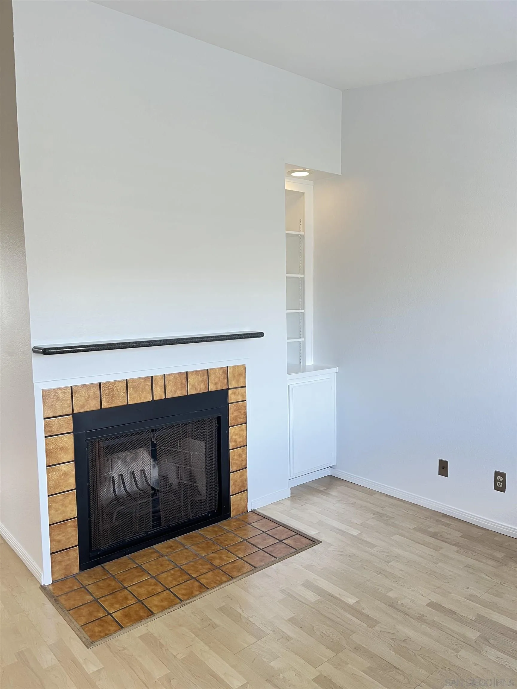 https://cdn.realtyfeed.com/cdn/127/250023048/908169d055fb0d4d980207c8558c1cdb.webp