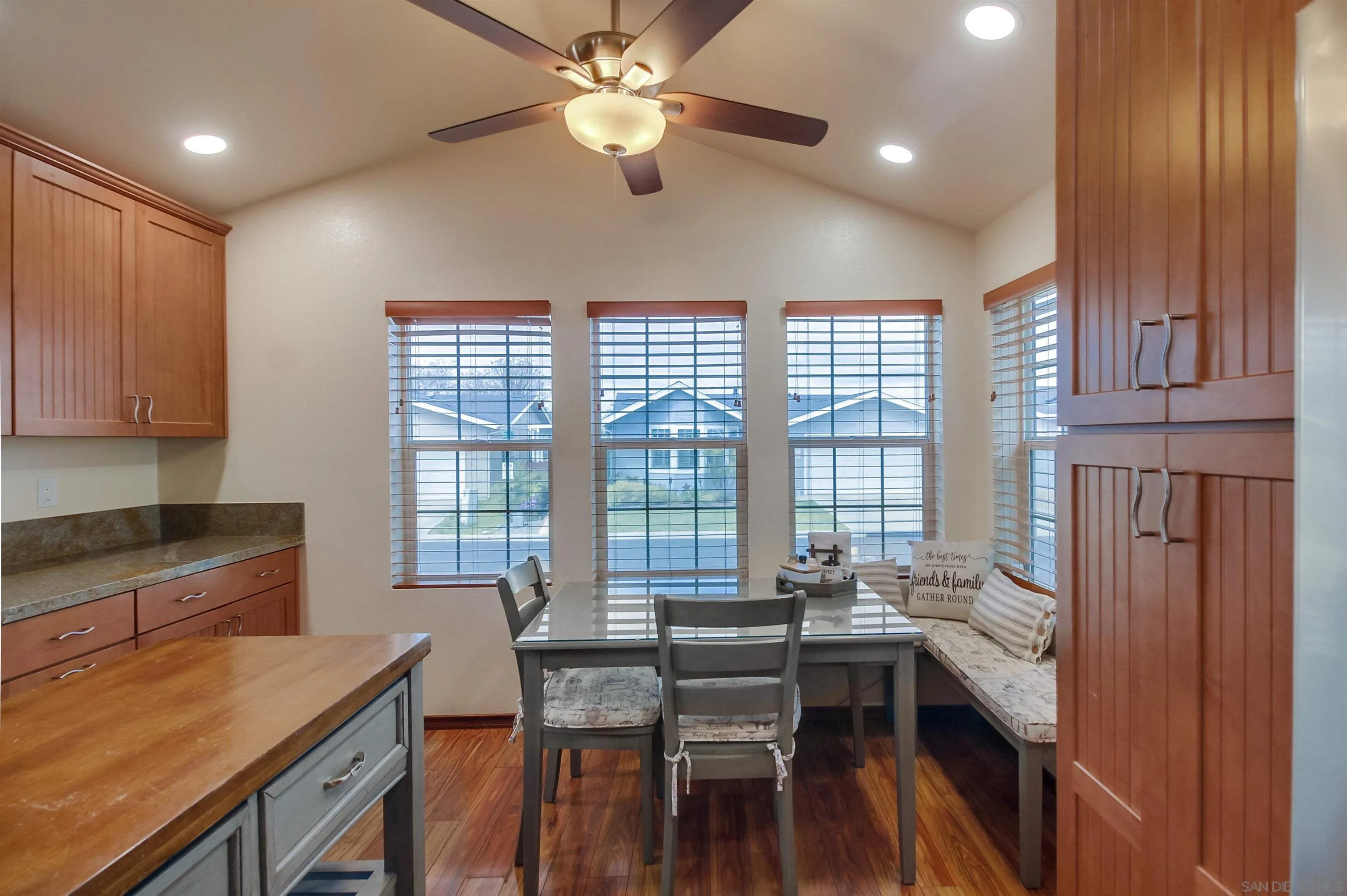 https://cdn.realtyfeed.com/cdn/127/250023083/1d1acac9406a70c51639e9338610c9fe.webp