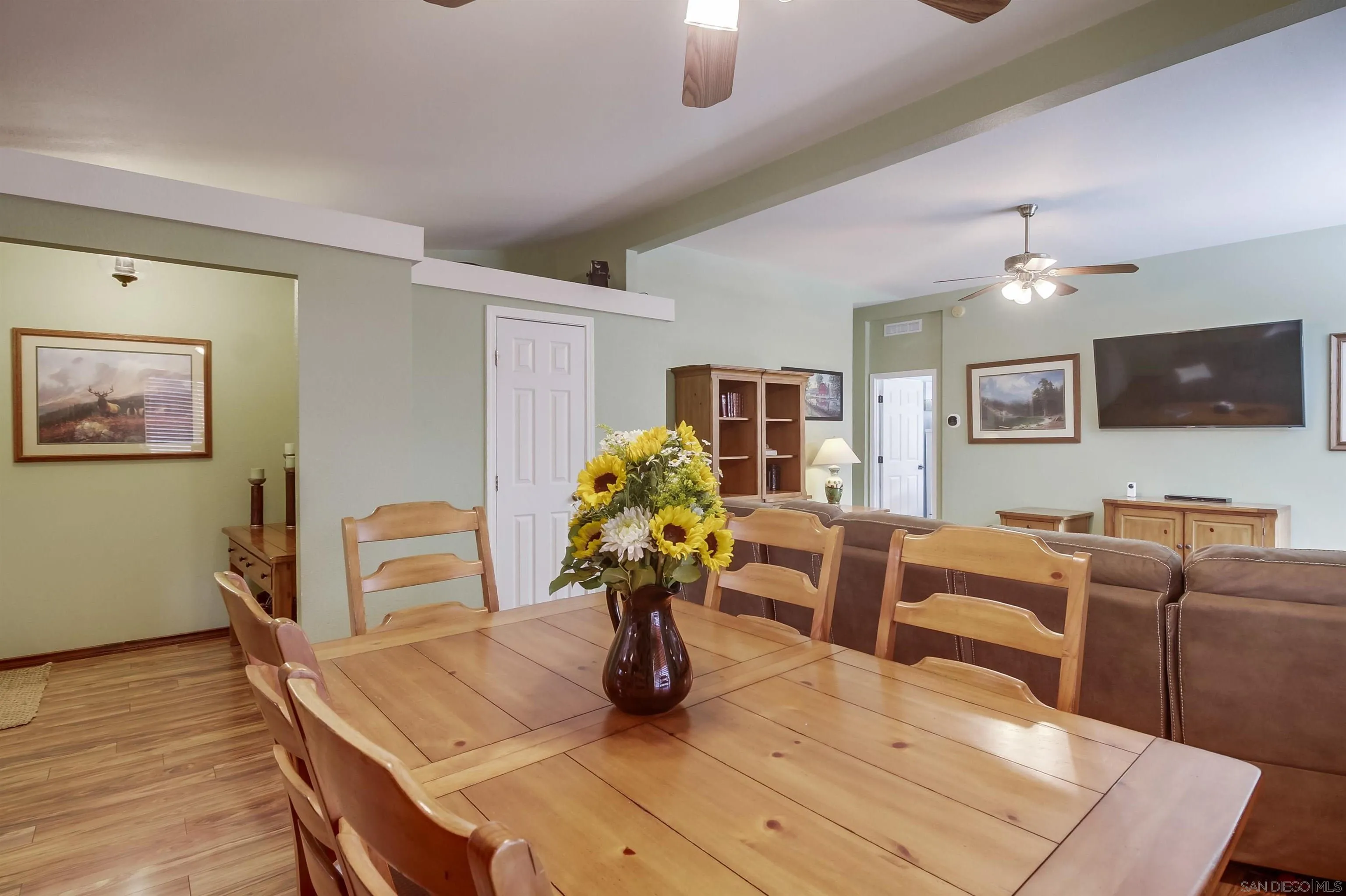 https://cdn.realtyfeed.com/cdn/127/250023083/79ae550cd3c4d3b0064fa5f10faed2c8.webp
