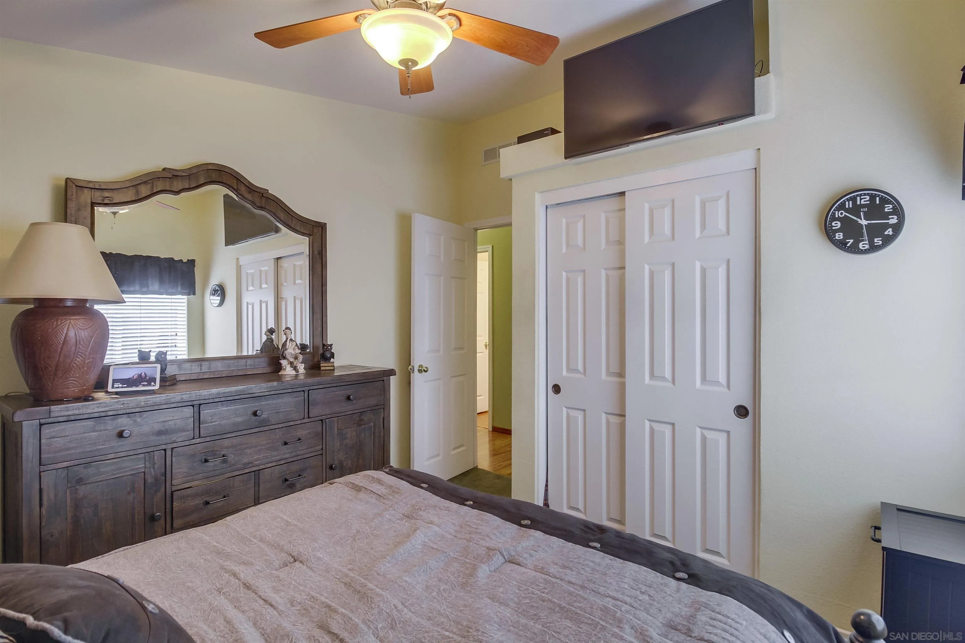 https://cdn.realtyfeed.com/cdn/127/250023083/e69f8ea301d77383589678b35a05f16d.webp