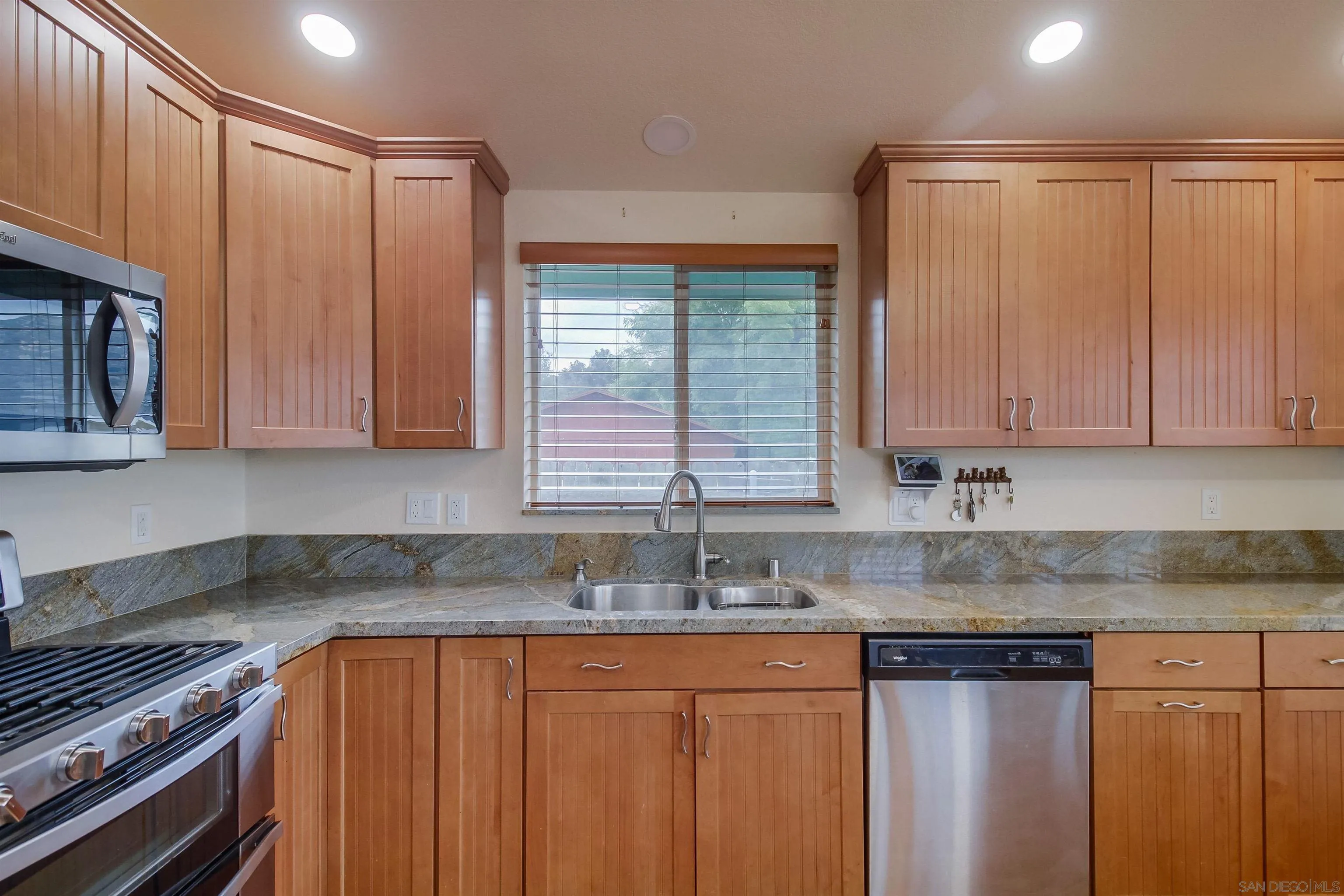 https://cdn.realtyfeed.com/cdn/127/250023083/e7de51178d90539e77f56f5ca897b13e.webp