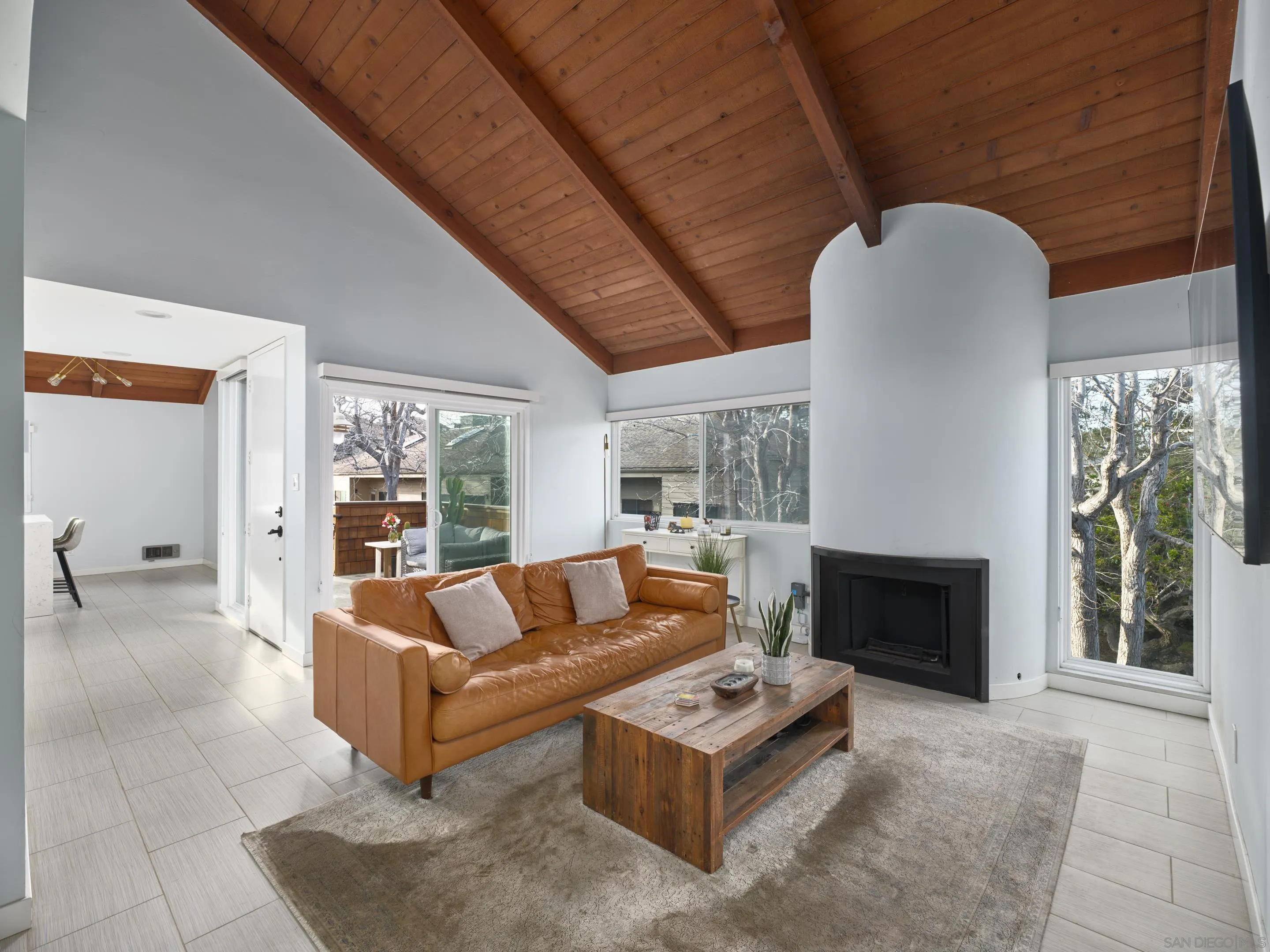 Photo #2: 250023098 Listing 
