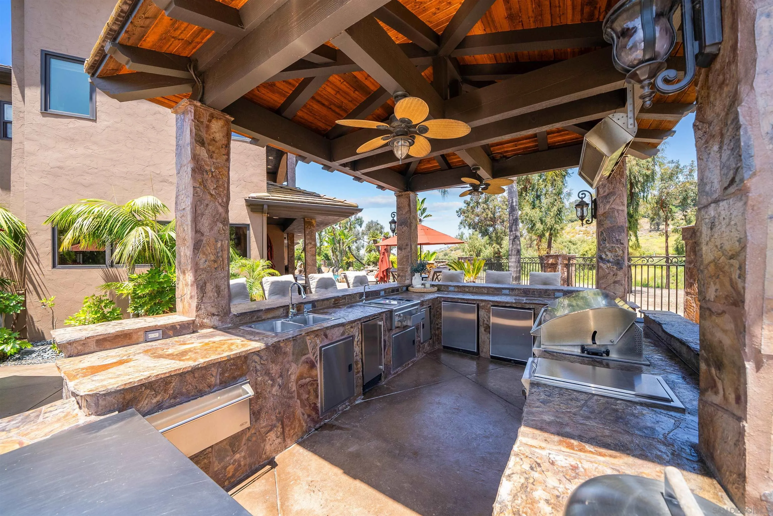 https://cdn.realtyfeed.com/cdn/127/250023121/0ee8fda95434f10b2ec354db9bd1c166.webp