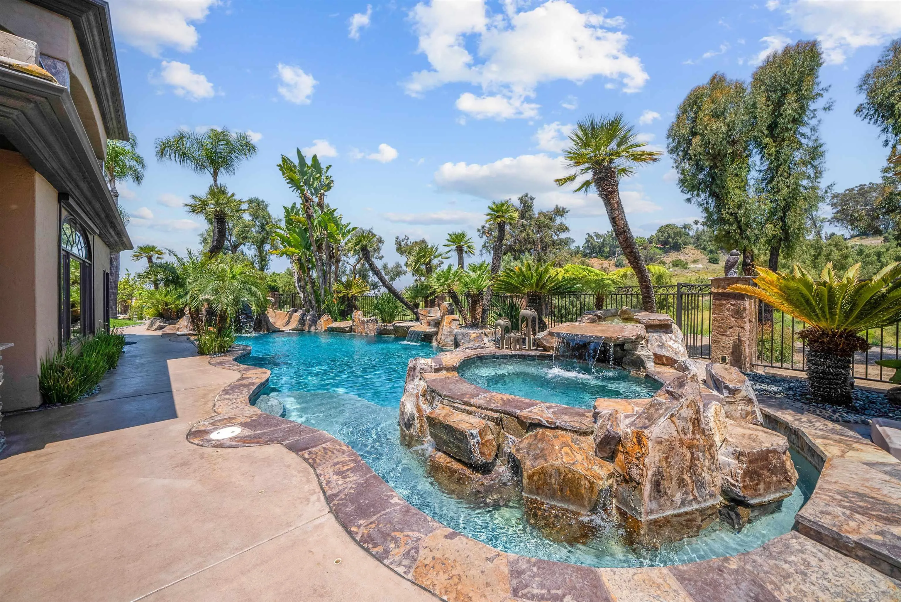 https://cdn.realtyfeed.com/cdn/127/250023121/25d491e7f7f73fd4370f3cb729396ca2.webp