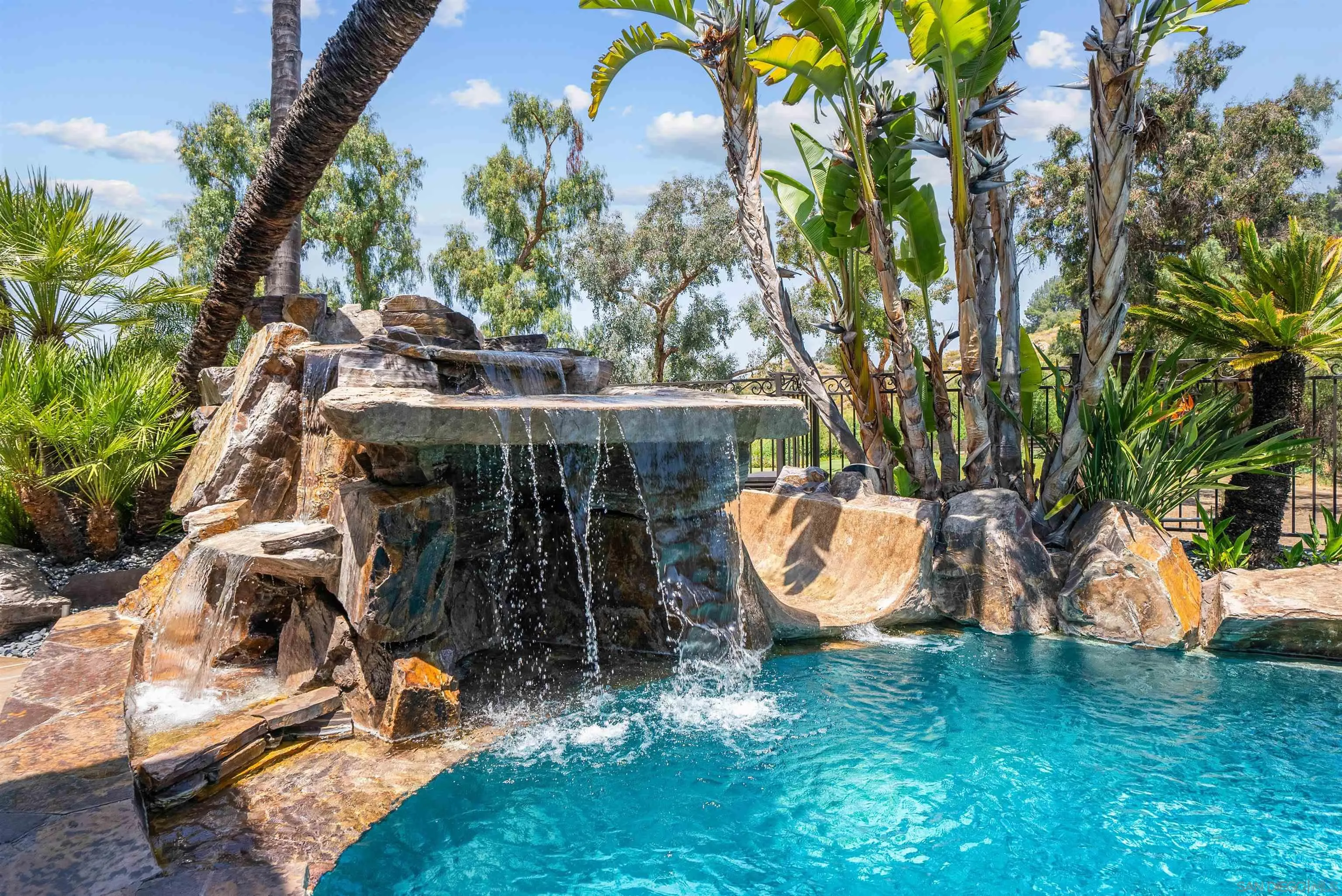 https://cdn.realtyfeed.com/cdn/127/250023121/3d47f416bd46400f426edff2a681619a.webp