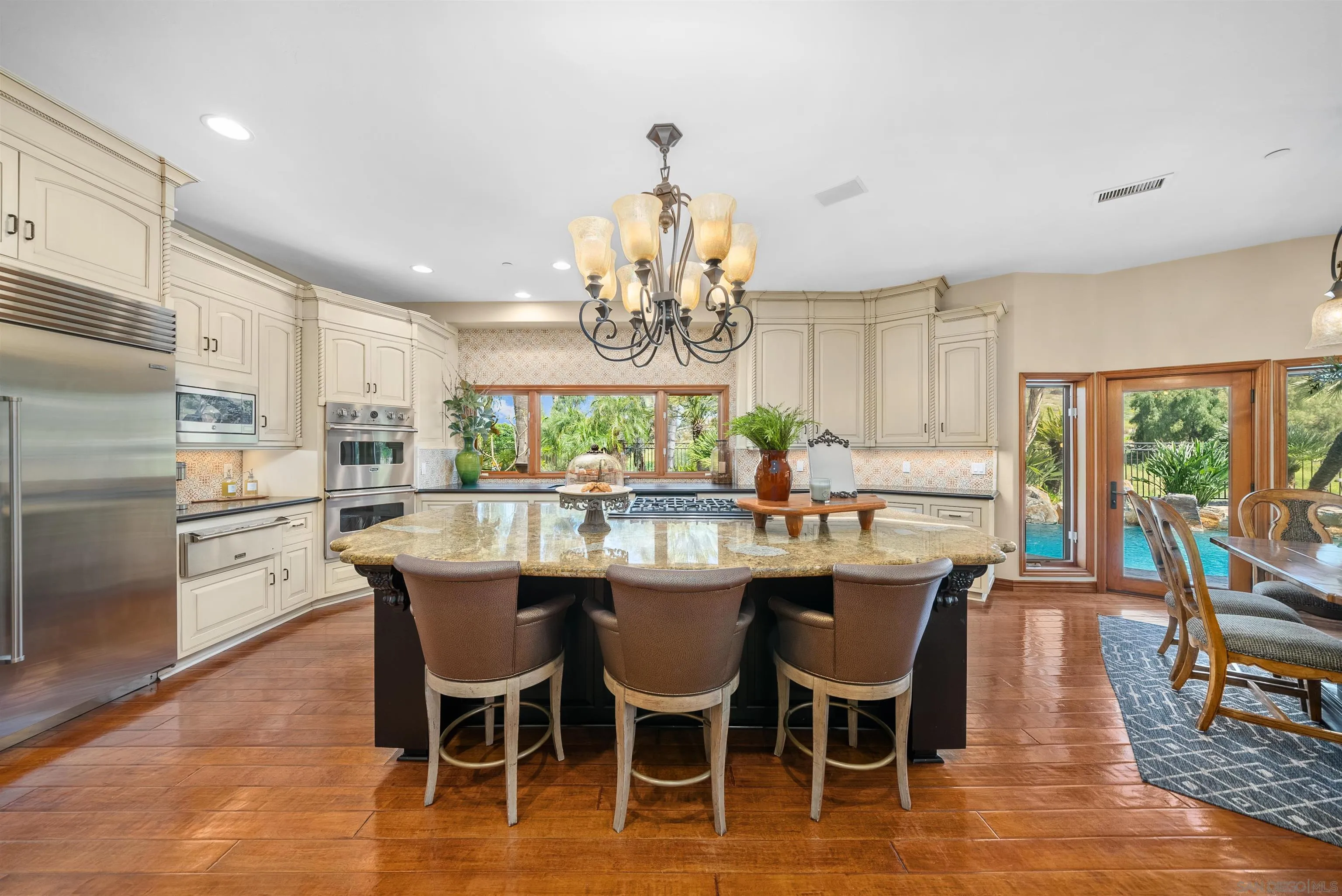 https://cdn.realtyfeed.com/cdn/127/250023121/60dcd8ff734b93505c4546fd1e224639.webp
