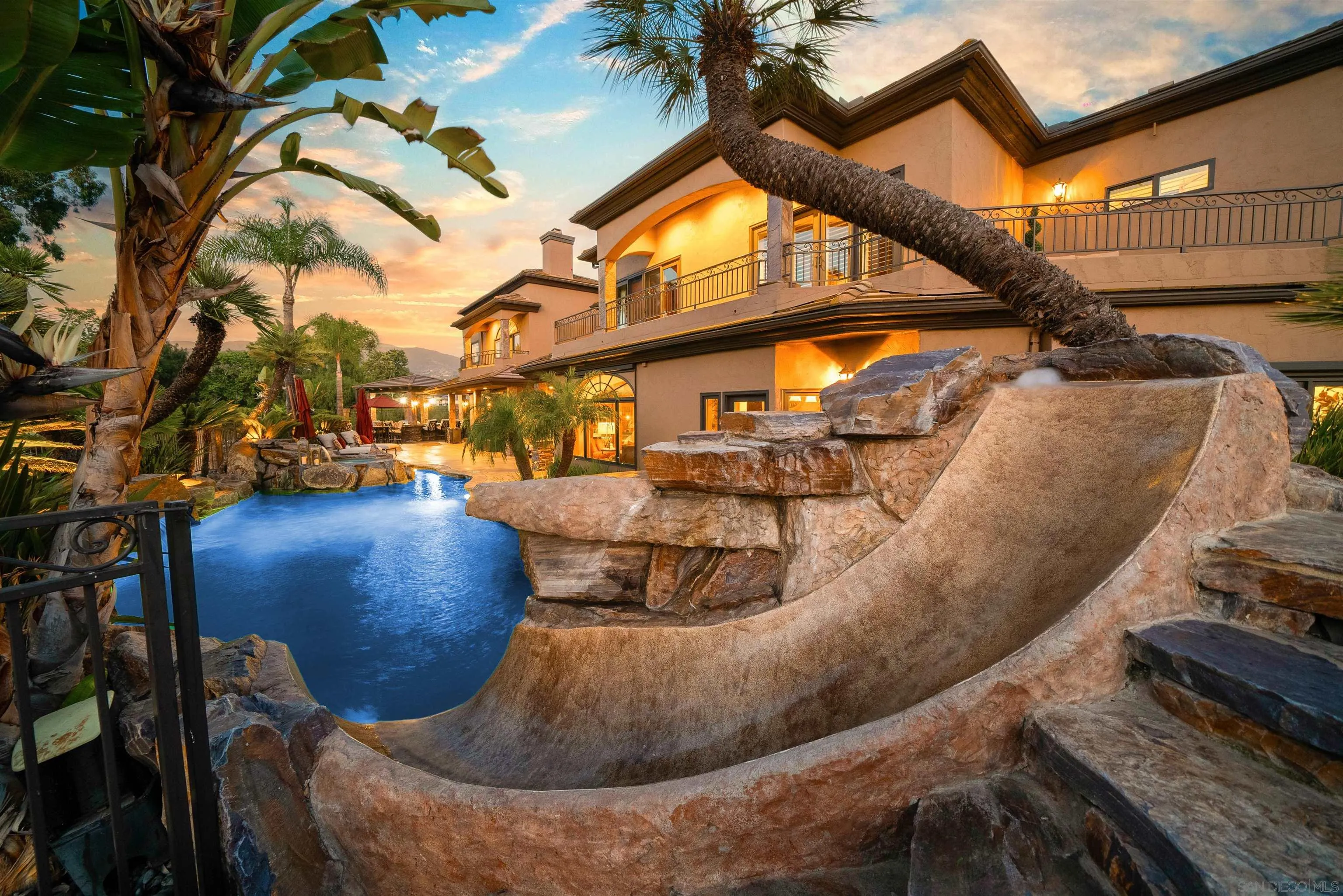 https://cdn.realtyfeed.com/cdn/127/250023121/72f88db4cd34caad994467f725693dfa.webp