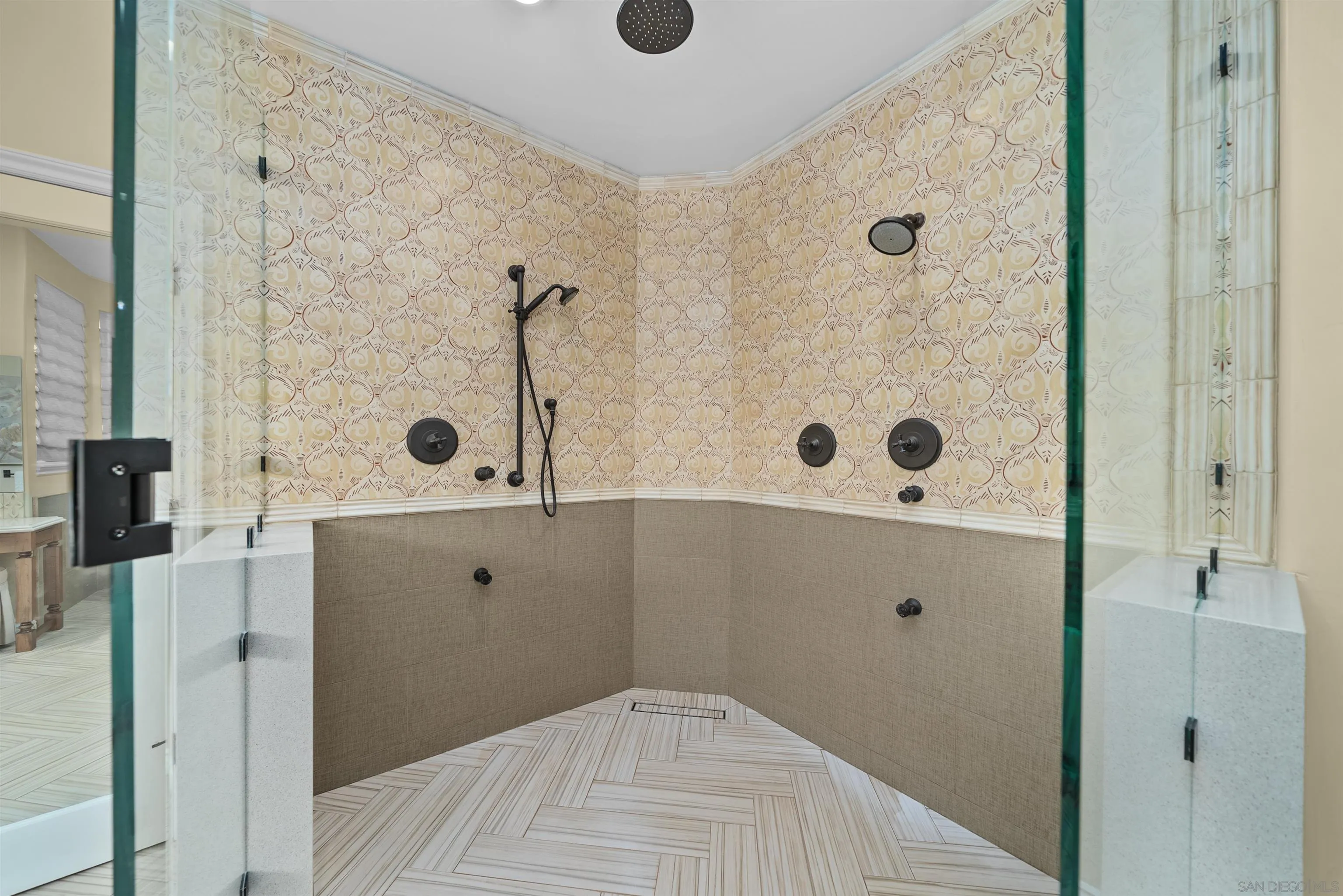 https://cdn.realtyfeed.com/cdn/127/250023121/853b2526ab4a68e9167c860e75f630d1.webp
