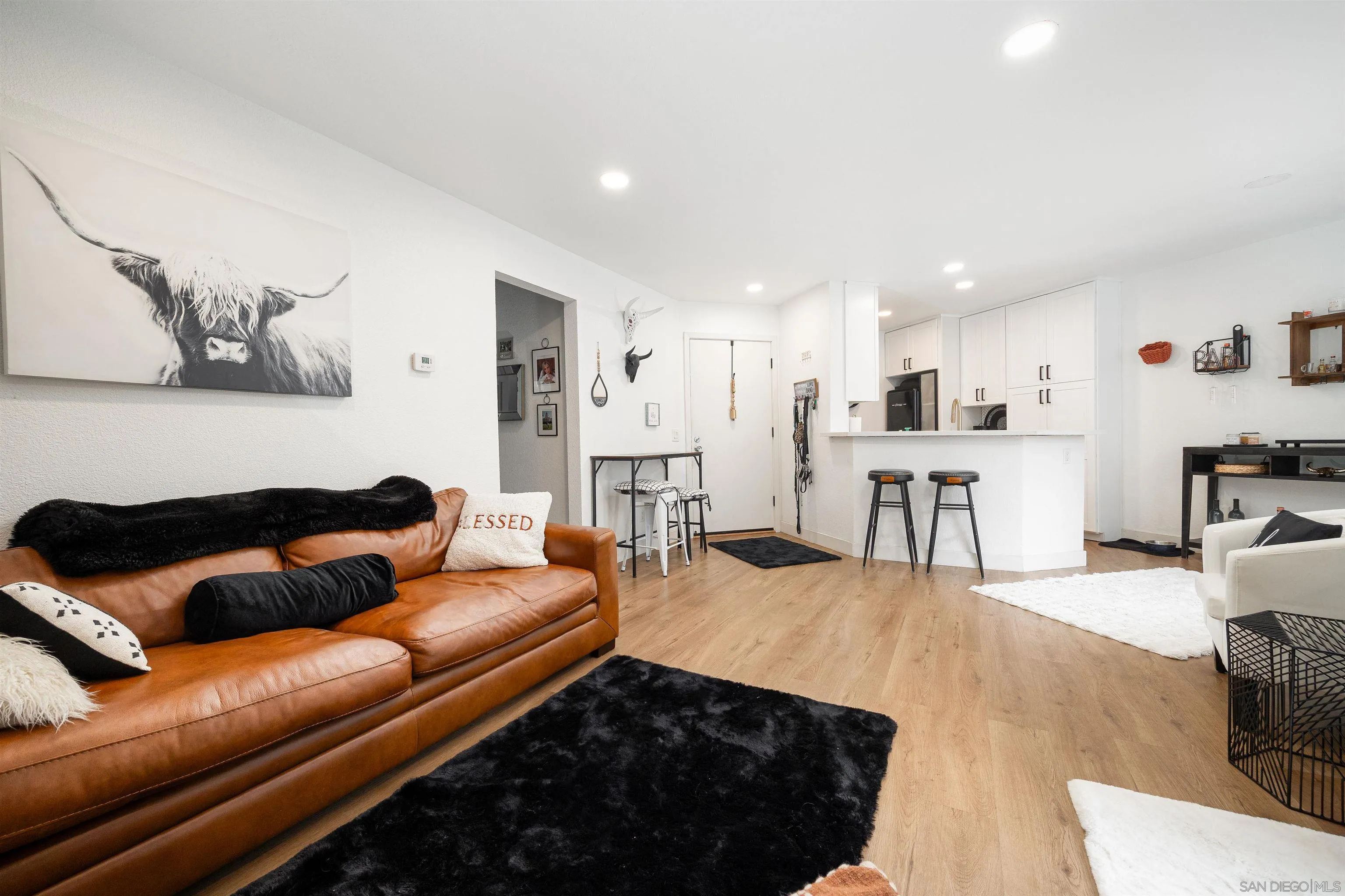 Photo #3: 250023131 Listing 