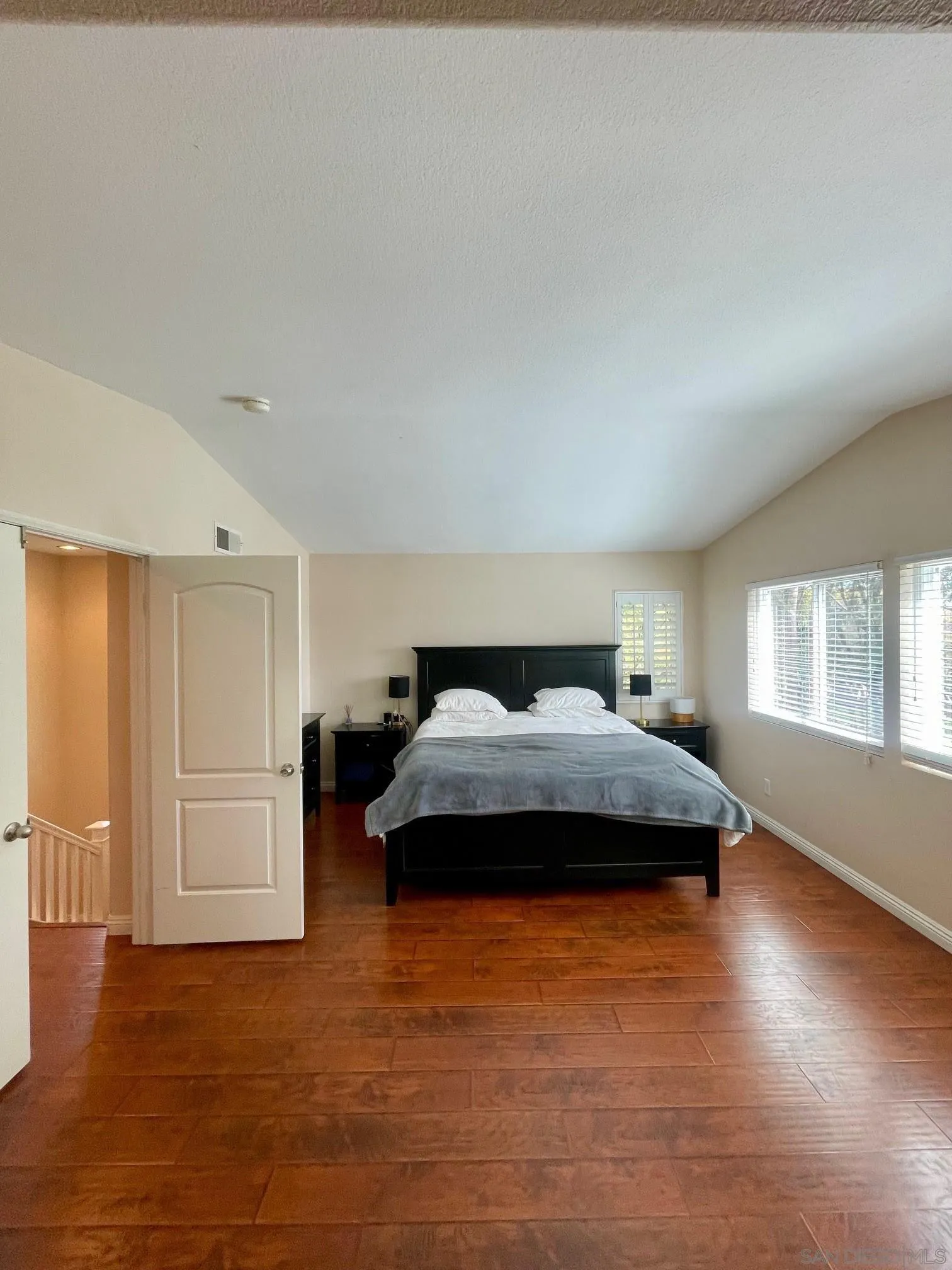 https://cdn.realtyfeed.com/cdn/127/250023139/f3badb8e667777a08a6f708d7c376010.webp