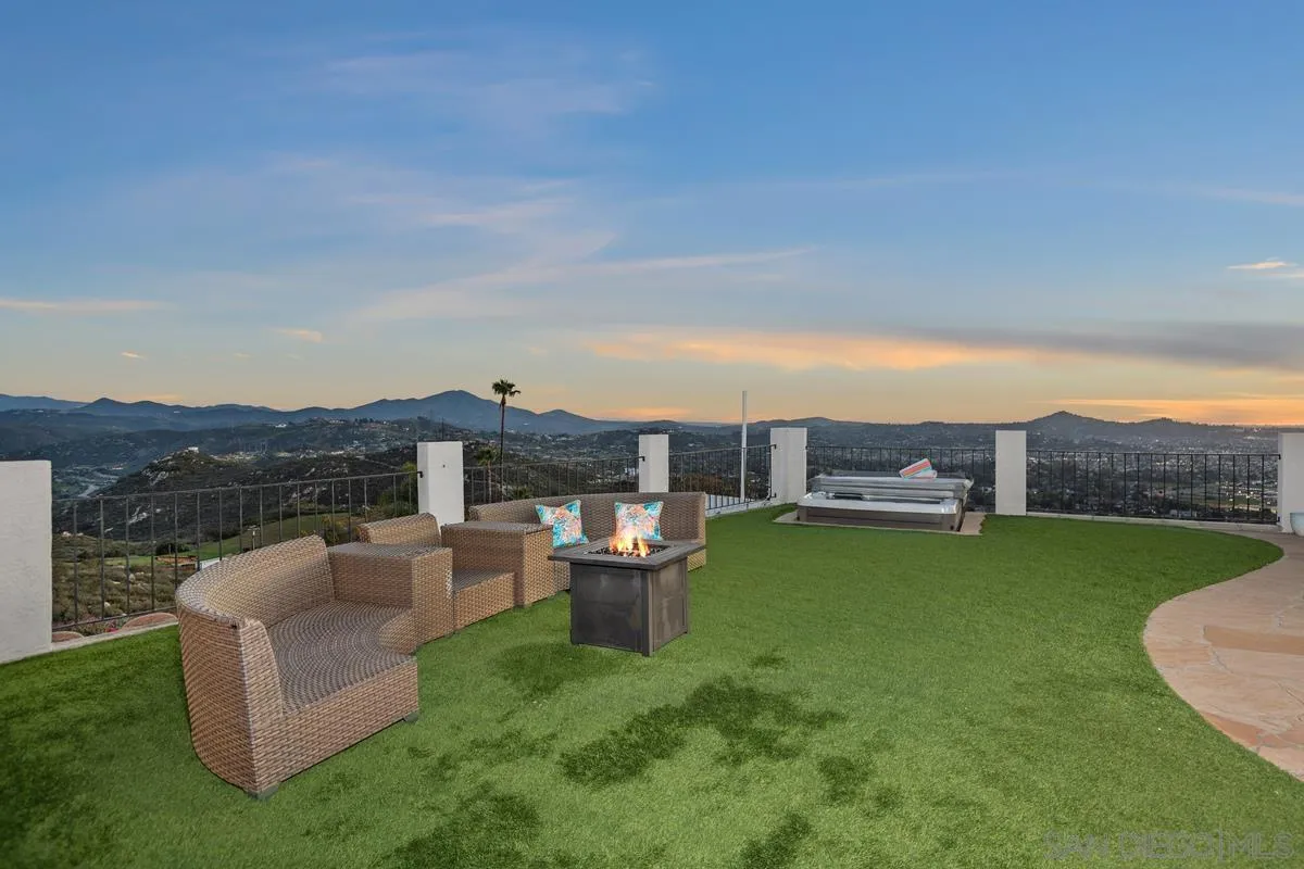 https://cdn.realtyfeed.com/cdn/127/250023142/038c0480622c759cbcdfb3076060de71.webp