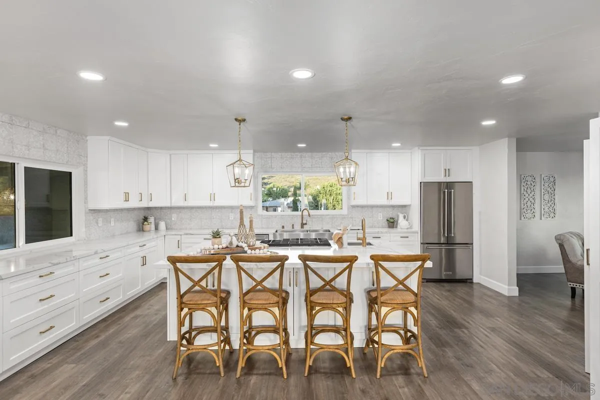 https://cdn.realtyfeed.com/cdn/127/250023142/0aae9cd4a8b239f05a9bddbe252c7010.webp