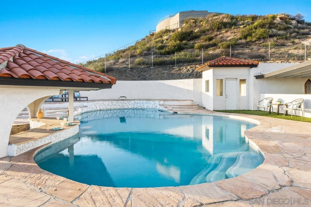 https://cdn.realtyfeed.com/cdn/127/250023142/139f7348982b3cd9979e26dee078edd3.webp