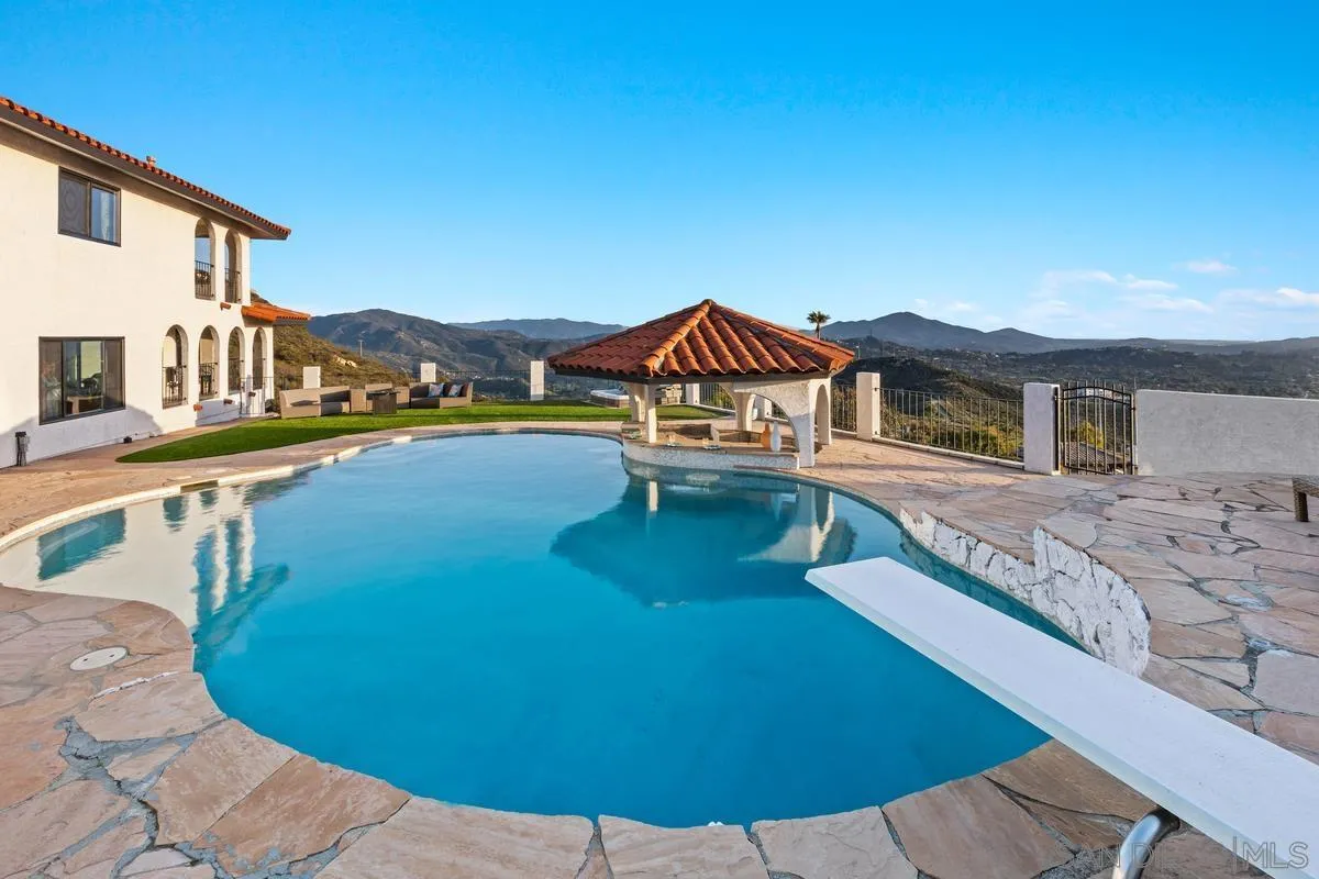 https://cdn.realtyfeed.com/cdn/127/250023142/1cae447f13e4e9550ff89f02fa596981.webp