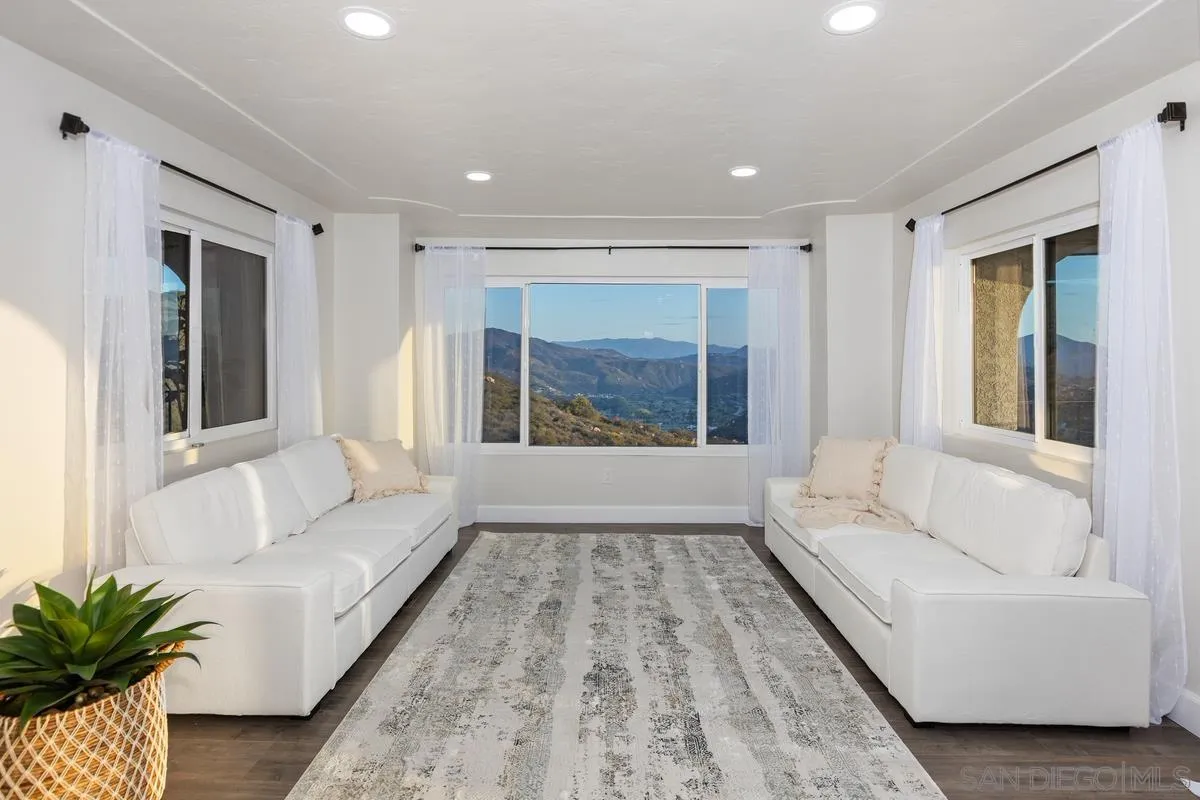 https://cdn.realtyfeed.com/cdn/127/250023142/484ab619bfa19ef1271502455f03454b.webp