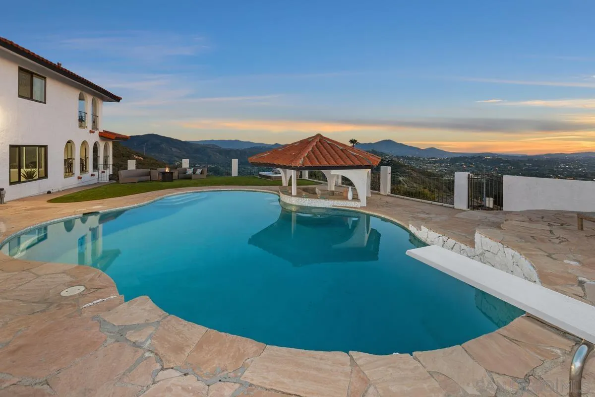 https://cdn.realtyfeed.com/cdn/127/250023142/8b8bddb9bc6f248a034ee5ecd9d832cb.webp