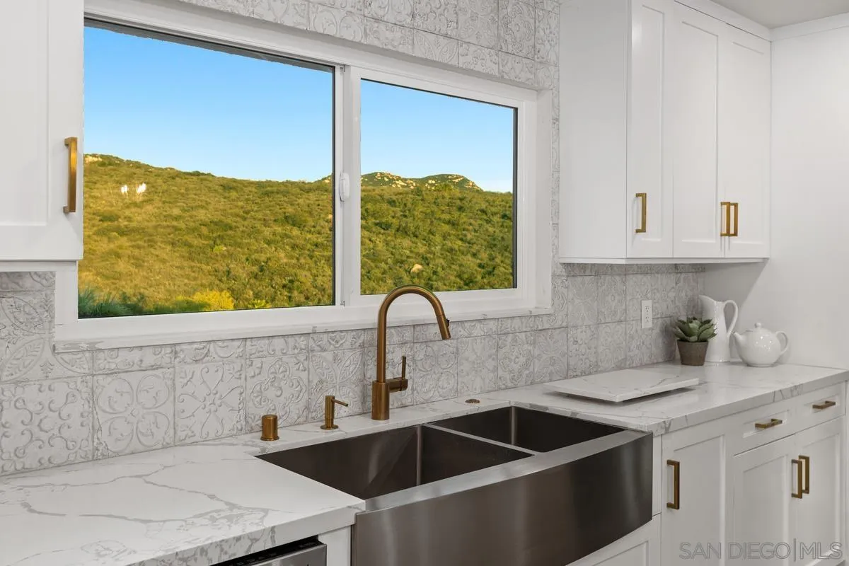 https://cdn.realtyfeed.com/cdn/127/250023142/9b6826d498228d5d8f830cf40e29db9f.webp