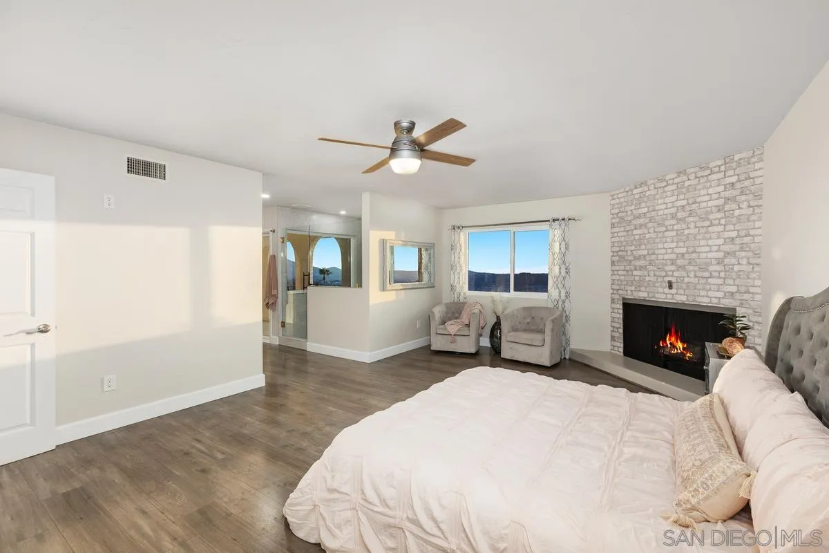 https://cdn.realtyfeed.com/cdn/127/250023142/9e28e822fb085433e3253198903f43c3.webp
