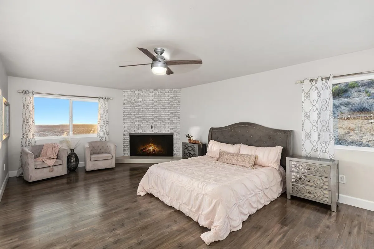 https://cdn.realtyfeed.com/cdn/127/250023142/a7e813fcd0461e5ce535616c446d4003.webp