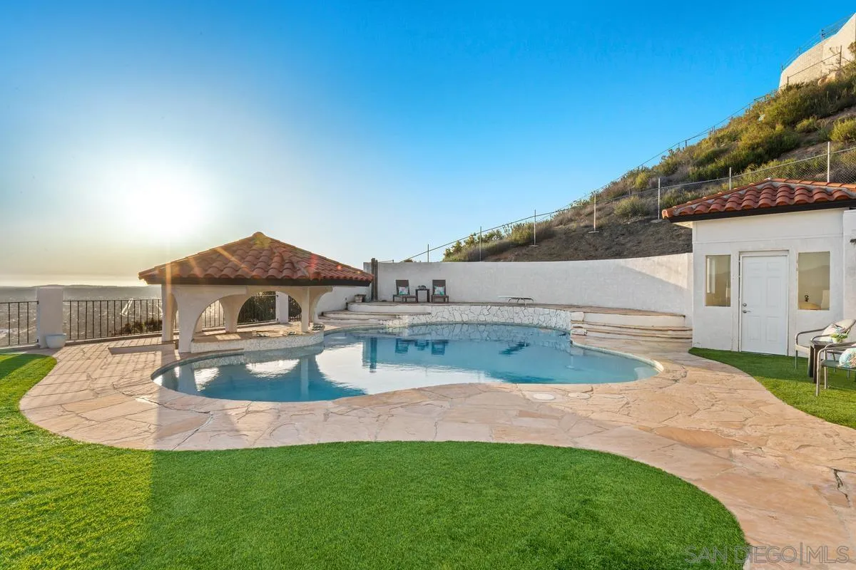 https://cdn.realtyfeed.com/cdn/127/250023142/dabf2c7a14c80c8cfa05039f83bf43f1.webp